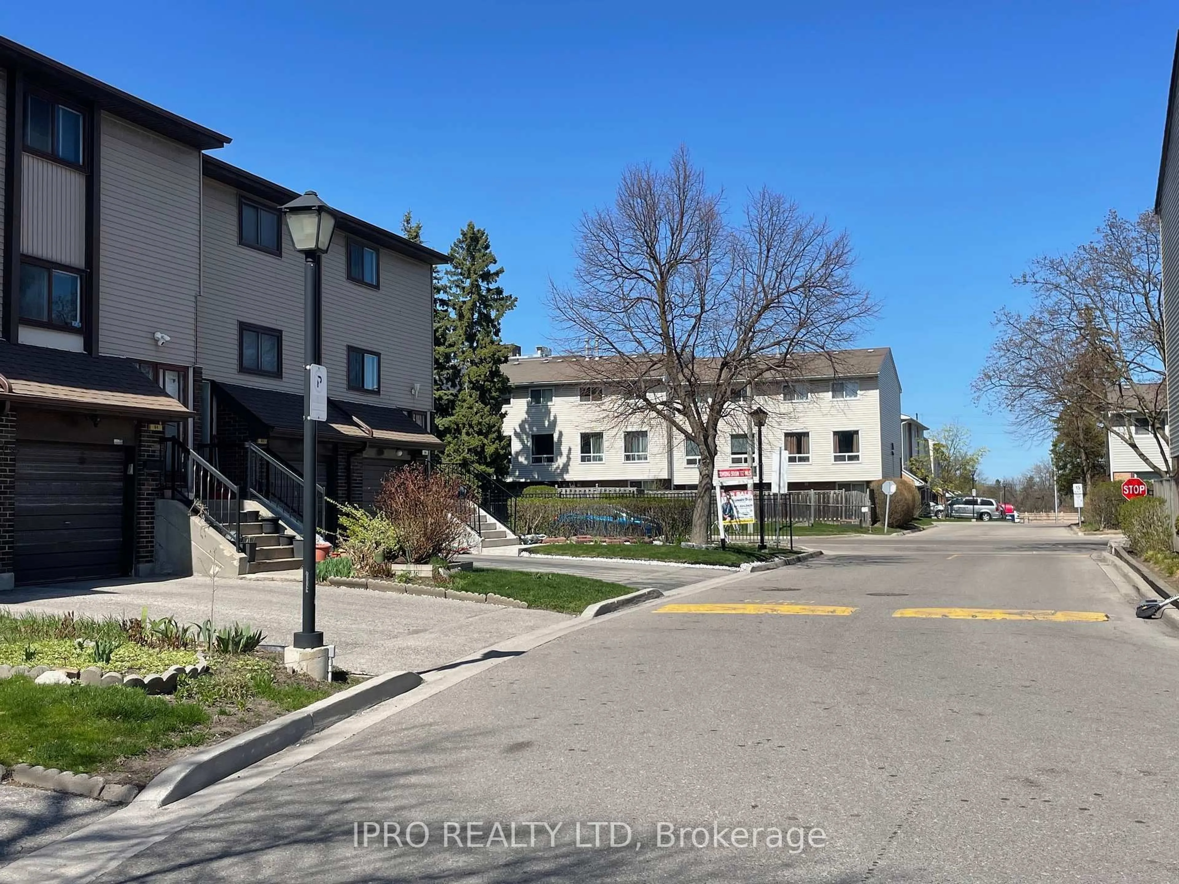 A pic from outside/outdoor area/front of a property/back of a property/a pic from drone, street for 66 Carleton Pl, Brampton Ontario L6T 3Z4