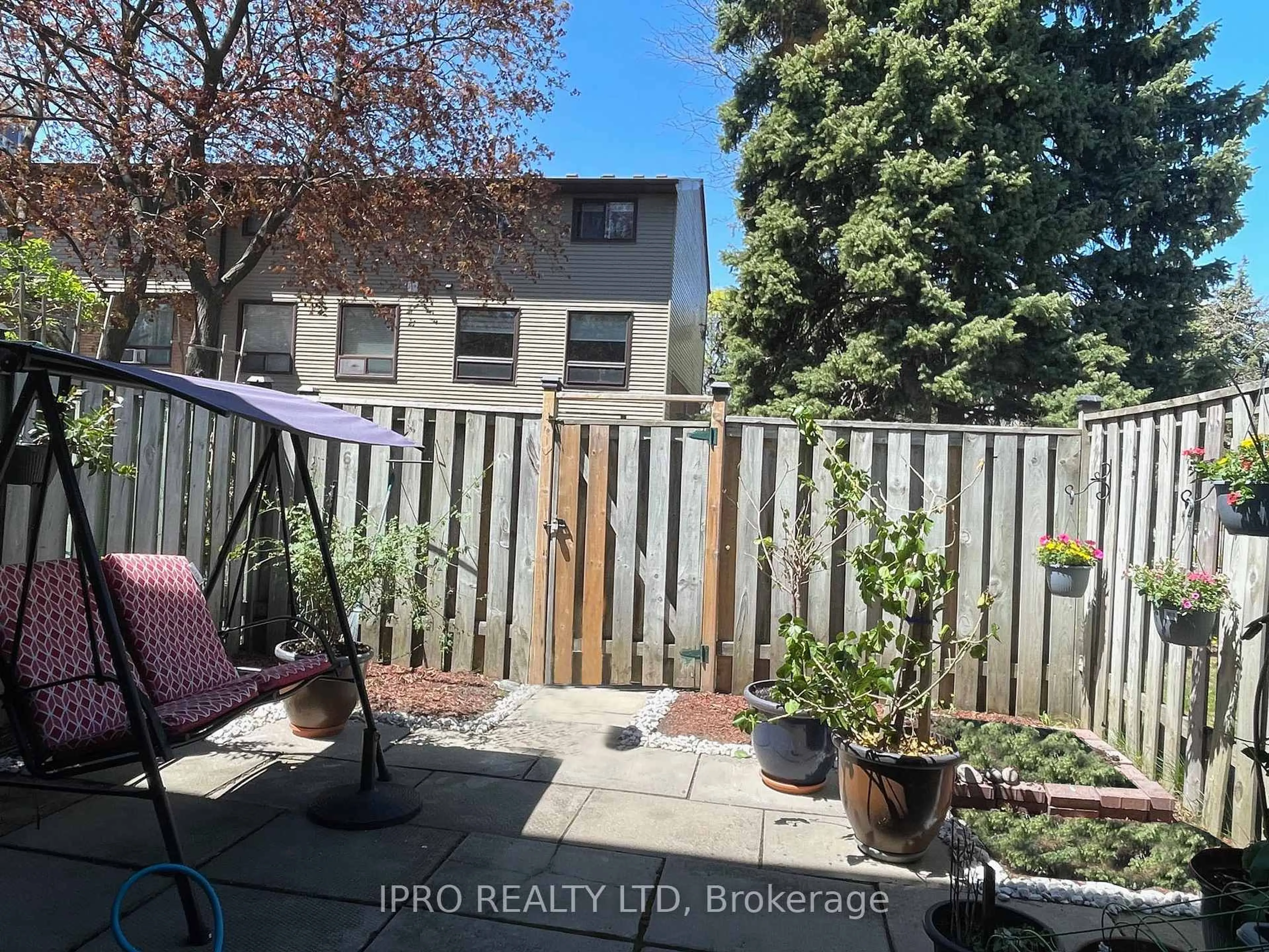 Patio, unknown for 66 Carleton Pl, Brampton Ontario L6T 3Z4