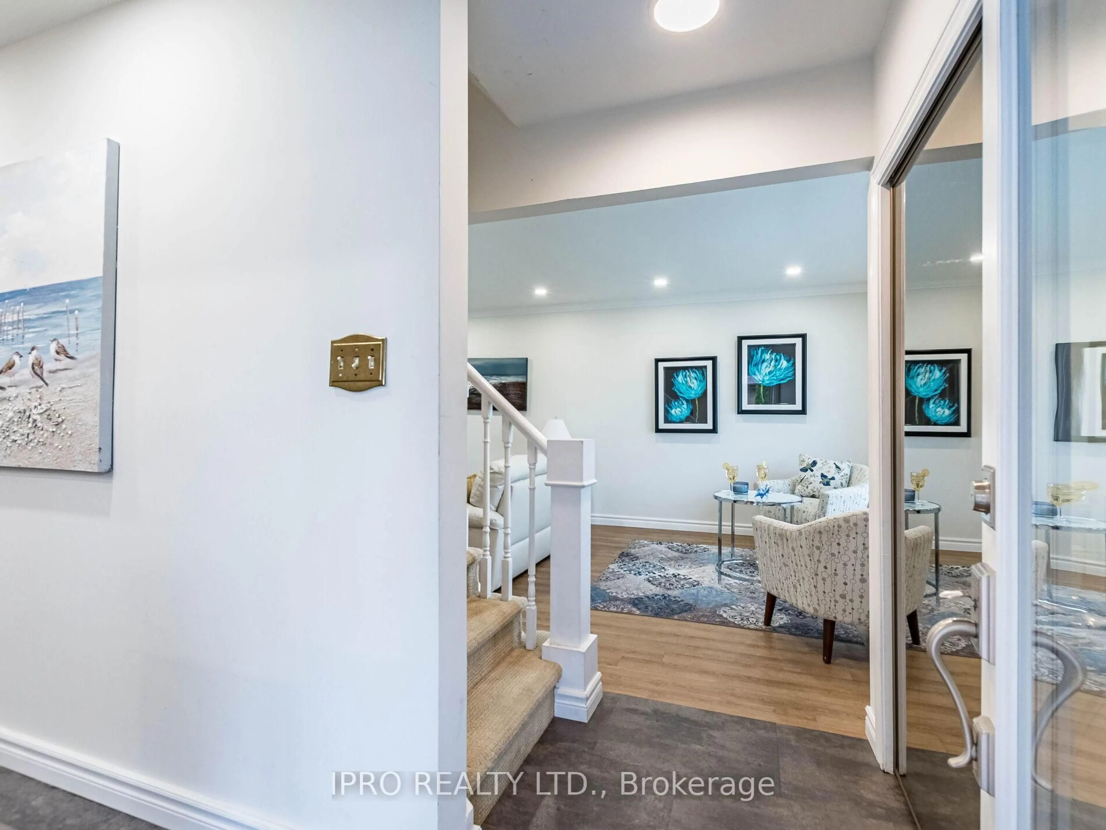 Unknown for 2564 Lundigan Dr, Mississauga Ontario L5J 3W1