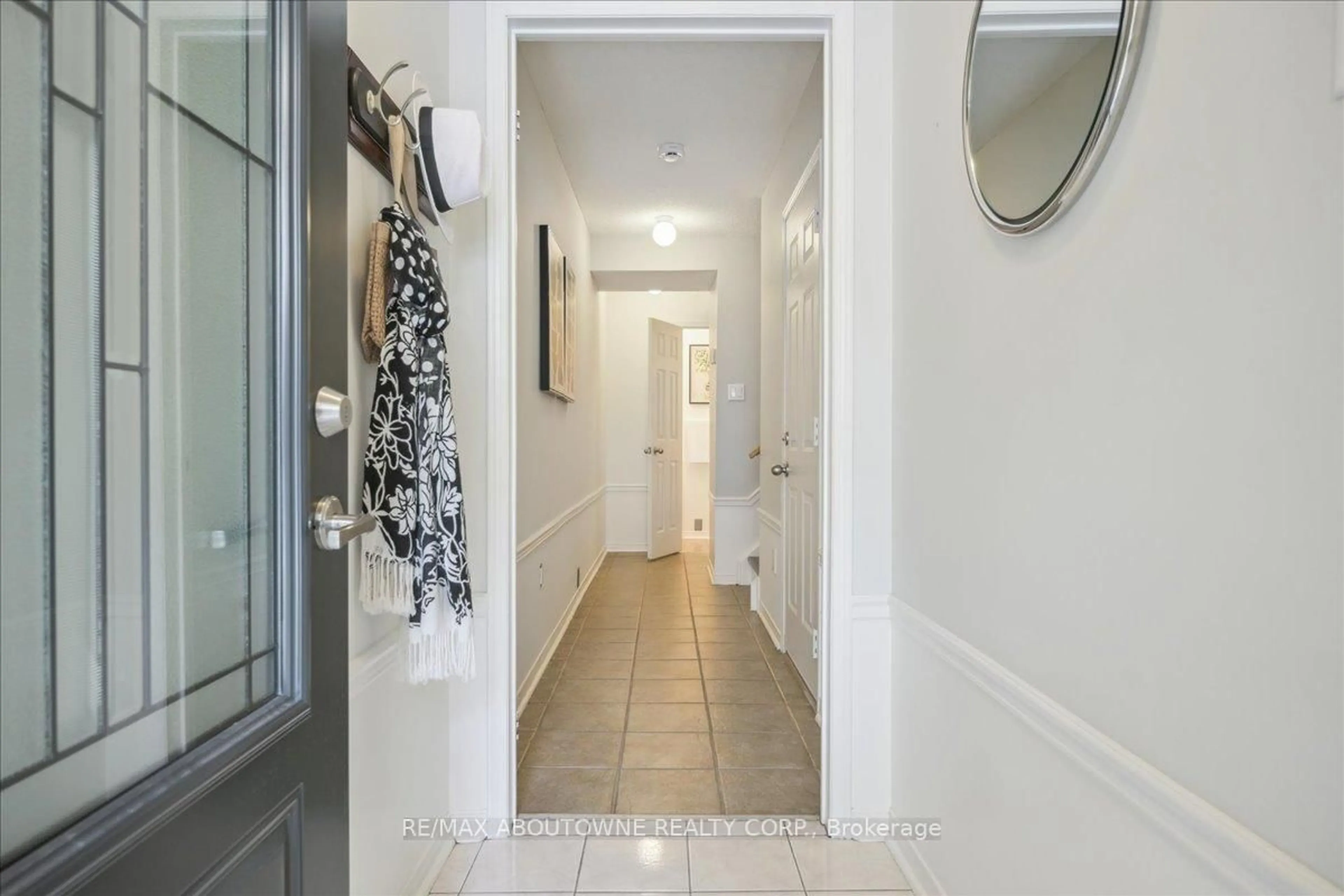Indoor entryway for 2300 Brays Lane #64, Oakville Ontario L6M 3J9