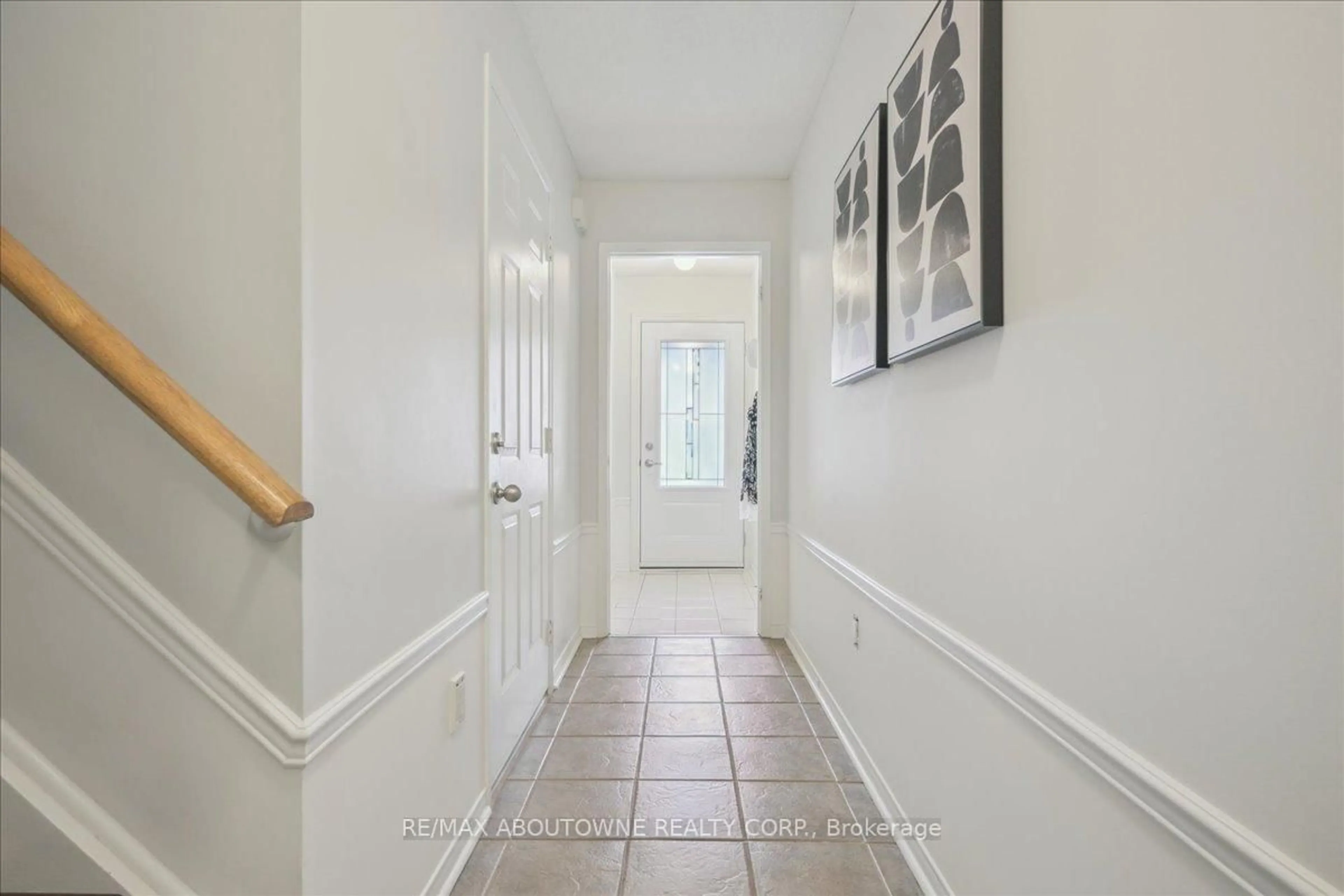 Indoor entryway for 2300 Brays Lane #64, Oakville Ontario L6M 3J9