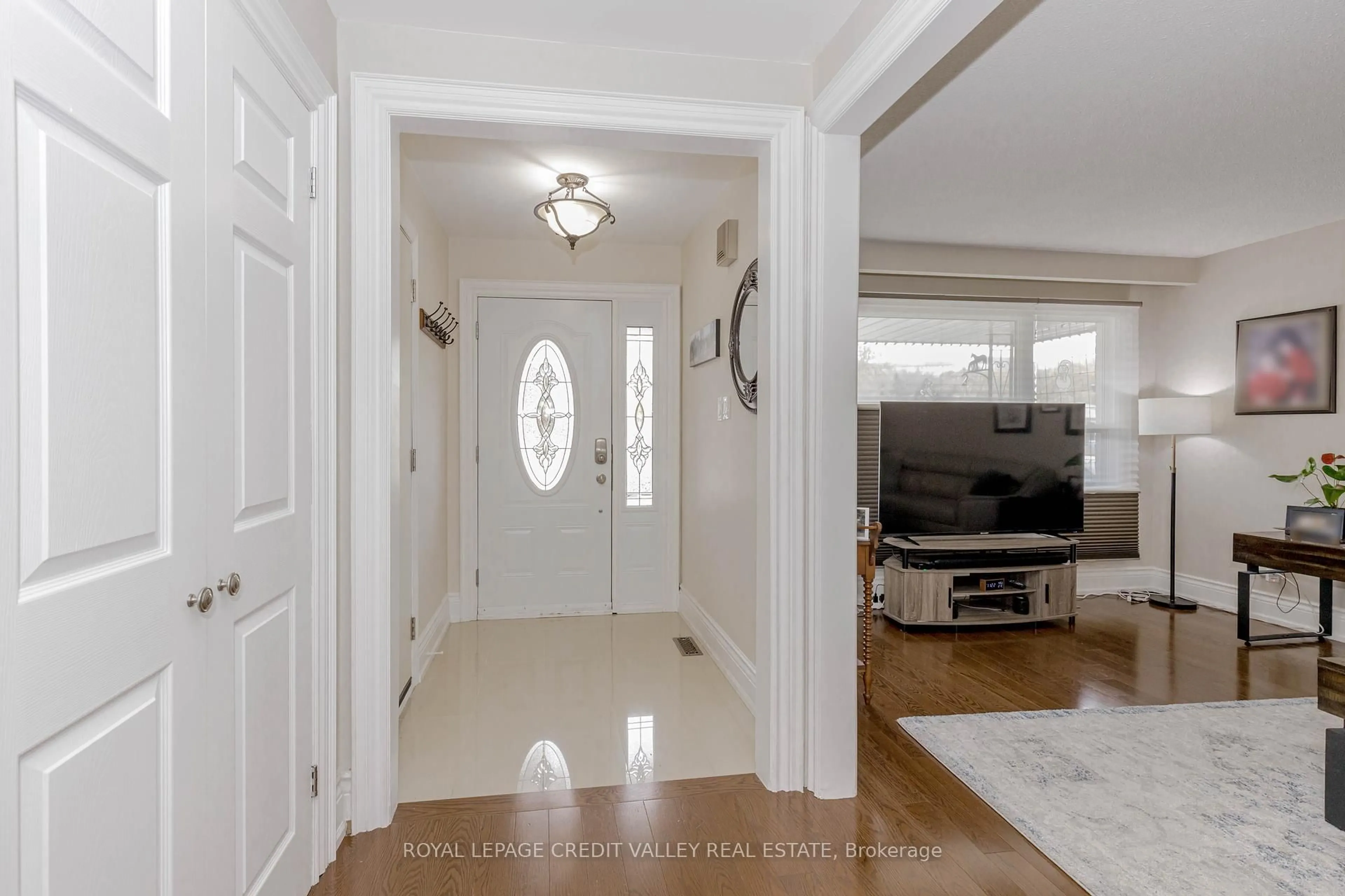 Indoor entryway for 119 Connaught Cres, Caledon Ontario L7E 2S3