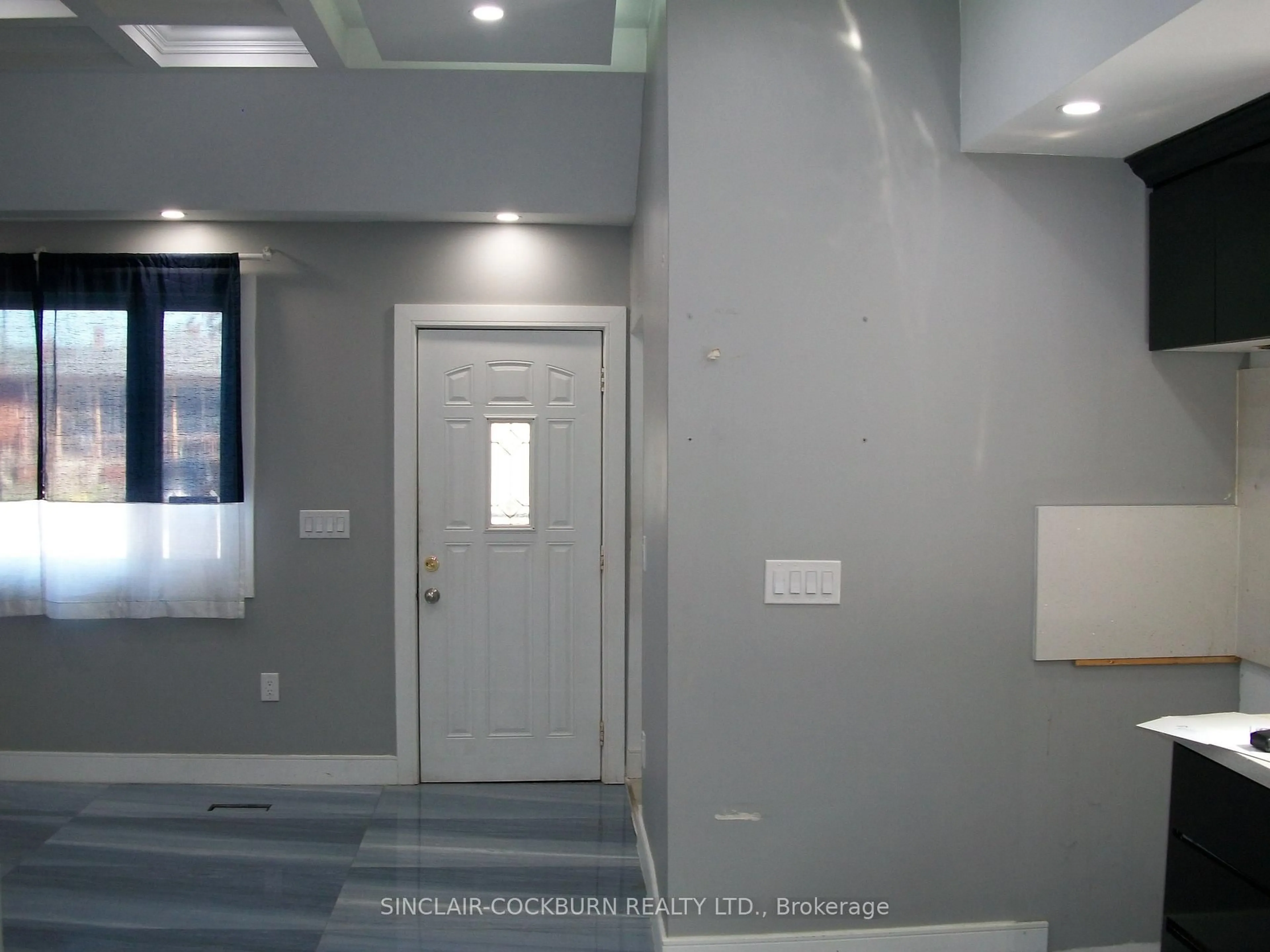 Indoor foyer for 53 Regent Rd, Toronto Ontario M3K 1G8