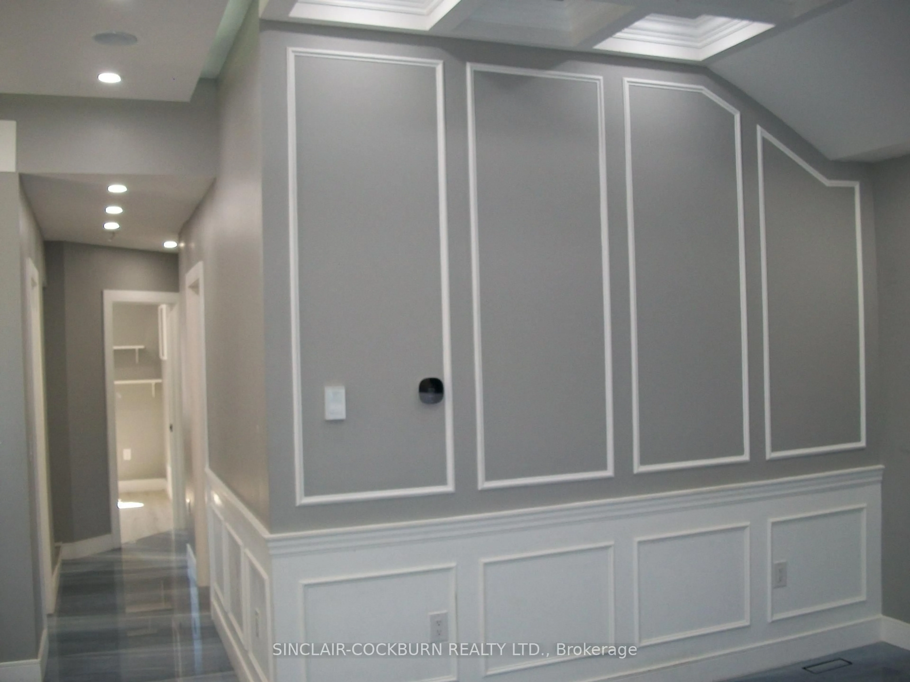 Indoor foyer for 53 Regent Rd, Toronto Ontario M3K 1G8