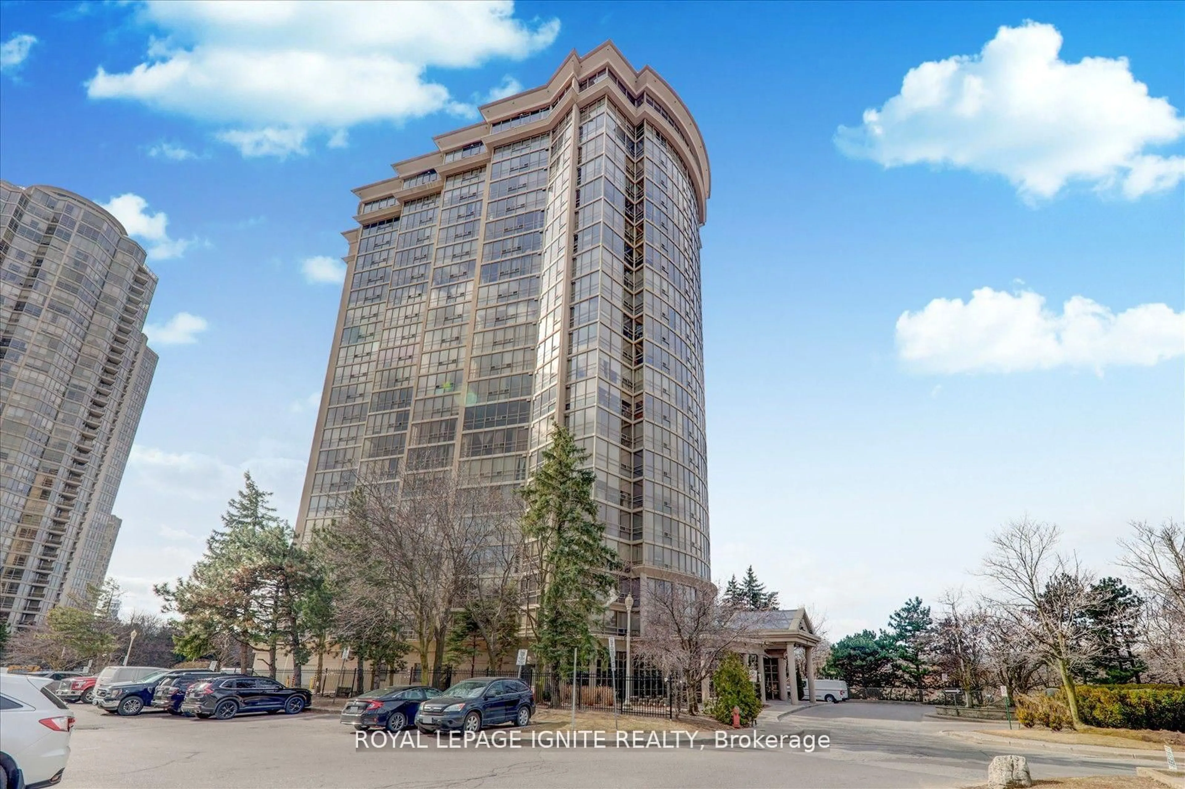 Indoor foyer for 50 Eglinton Ave #PH01, Mississauga Ontario L5R 3P5