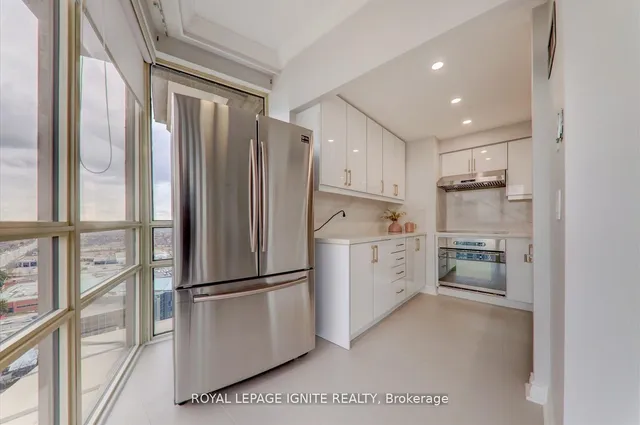 Additional property image - 50 Eglinton Ave Unit PH01