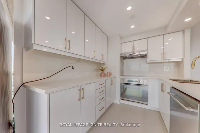 Additional property image - 50 Eglinton Ave Unit PH01