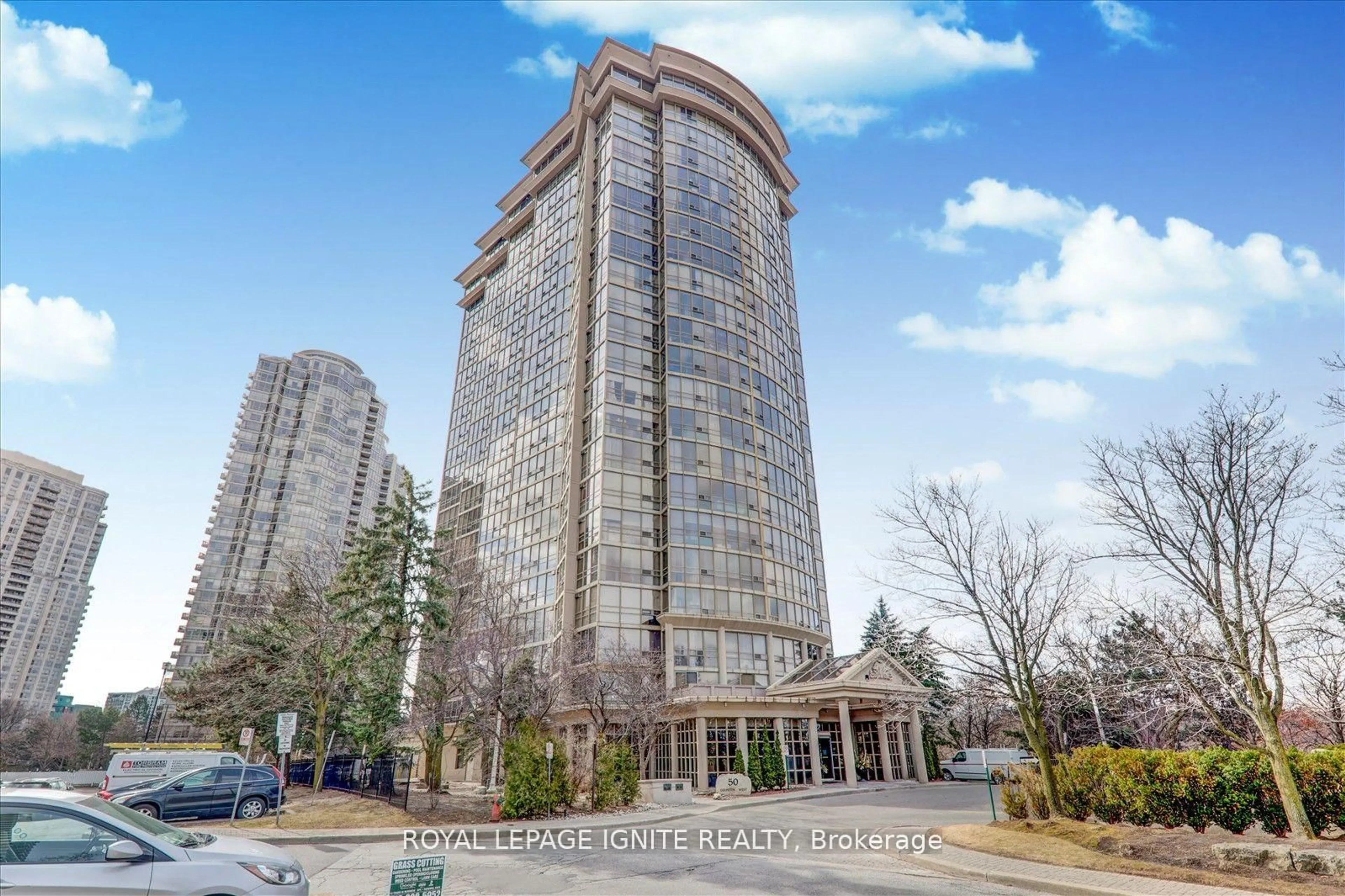Indoor foyer for 50 Eglinton Ave #PH01, Mississauga Ontario L5R 3P5