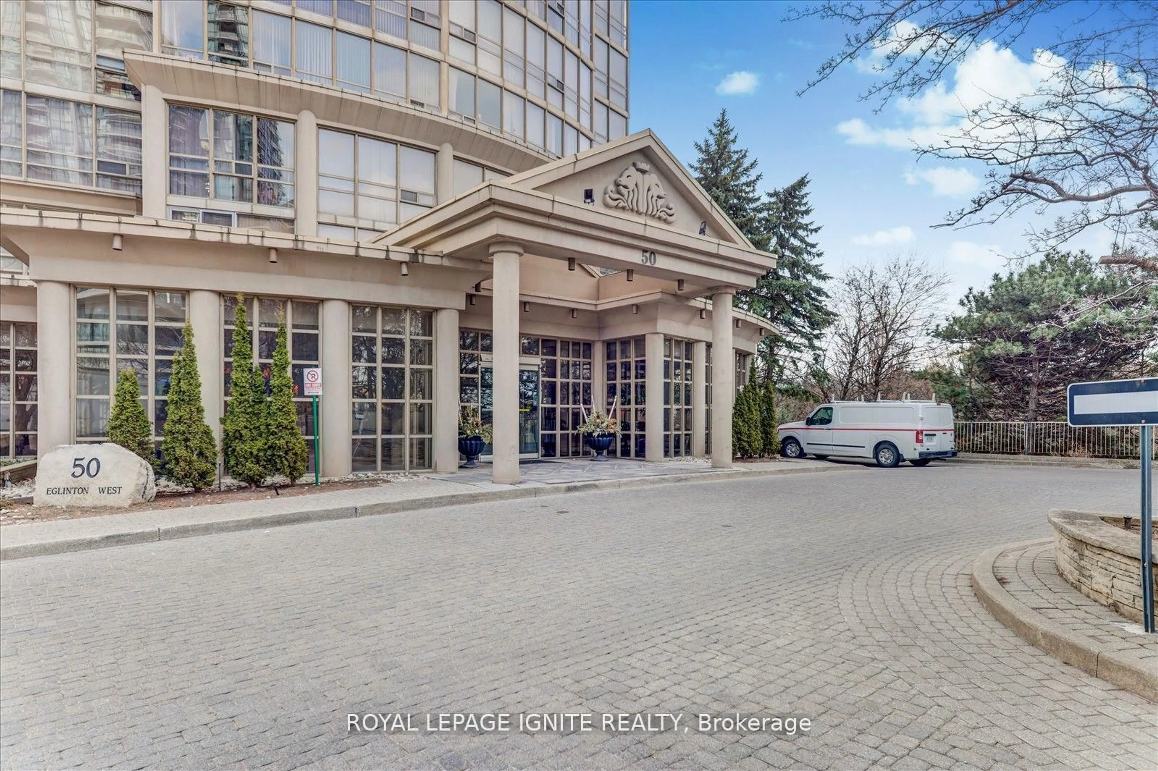 Indoor foyer for 50 Eglinton Ave #PH01, Mississauga Ontario L5R 3P5