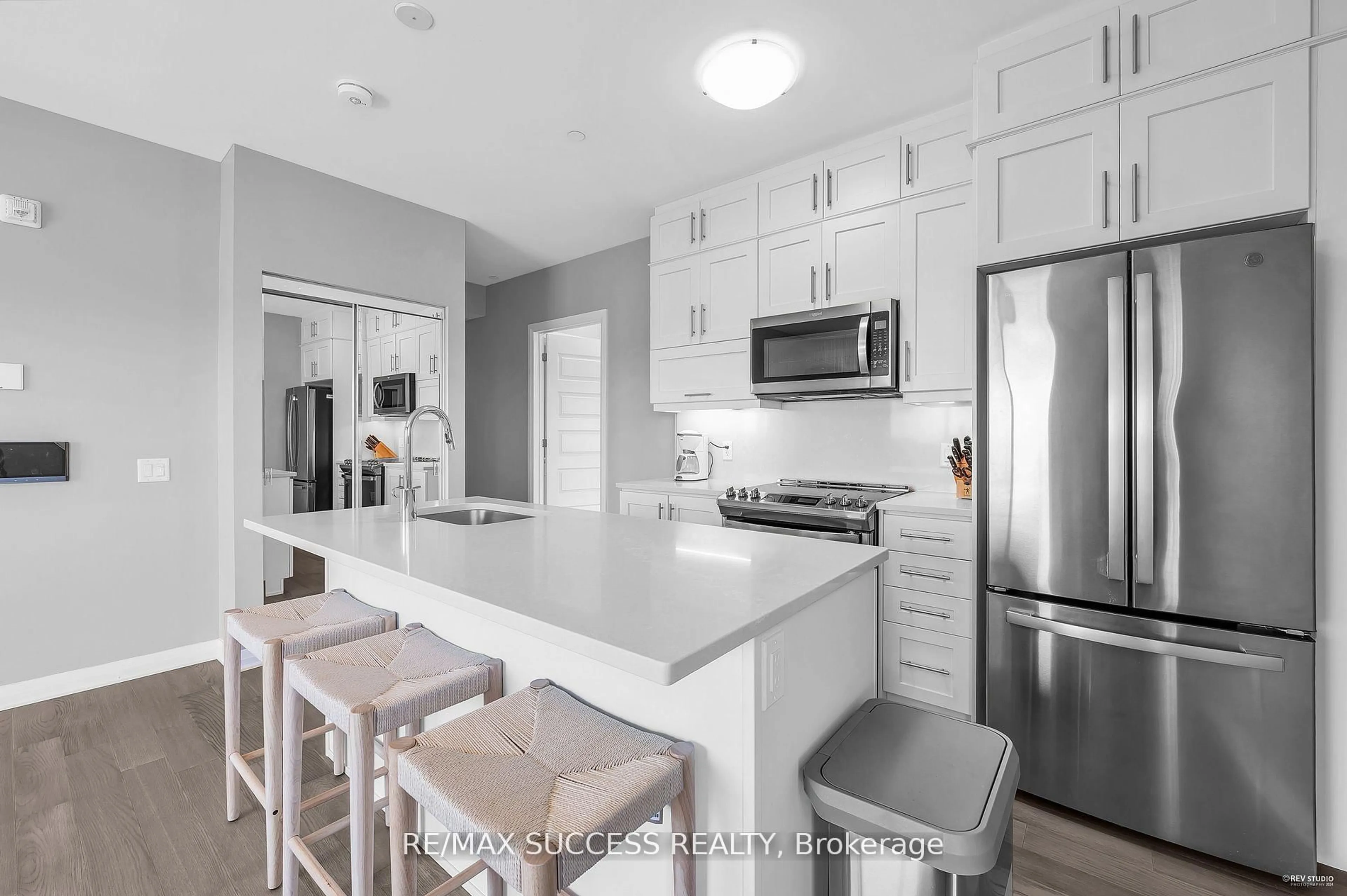 Open concept kitchen, unknown for 50 Kaitting Tr #312, Oakville Ontario L6M 5N3