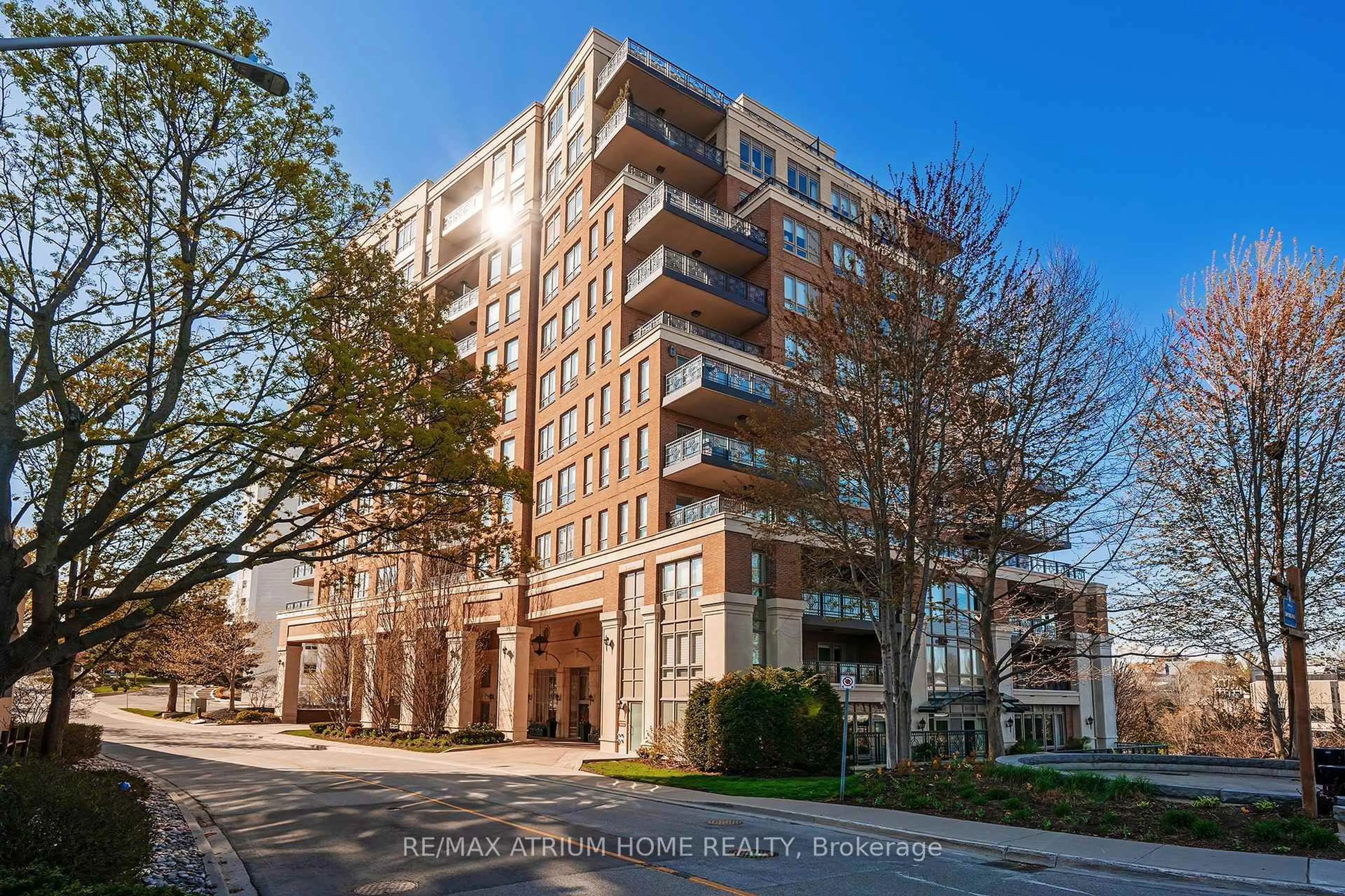 Unknown for 111 Forsythe St #605, Oakville Ontario L6K 3J9
