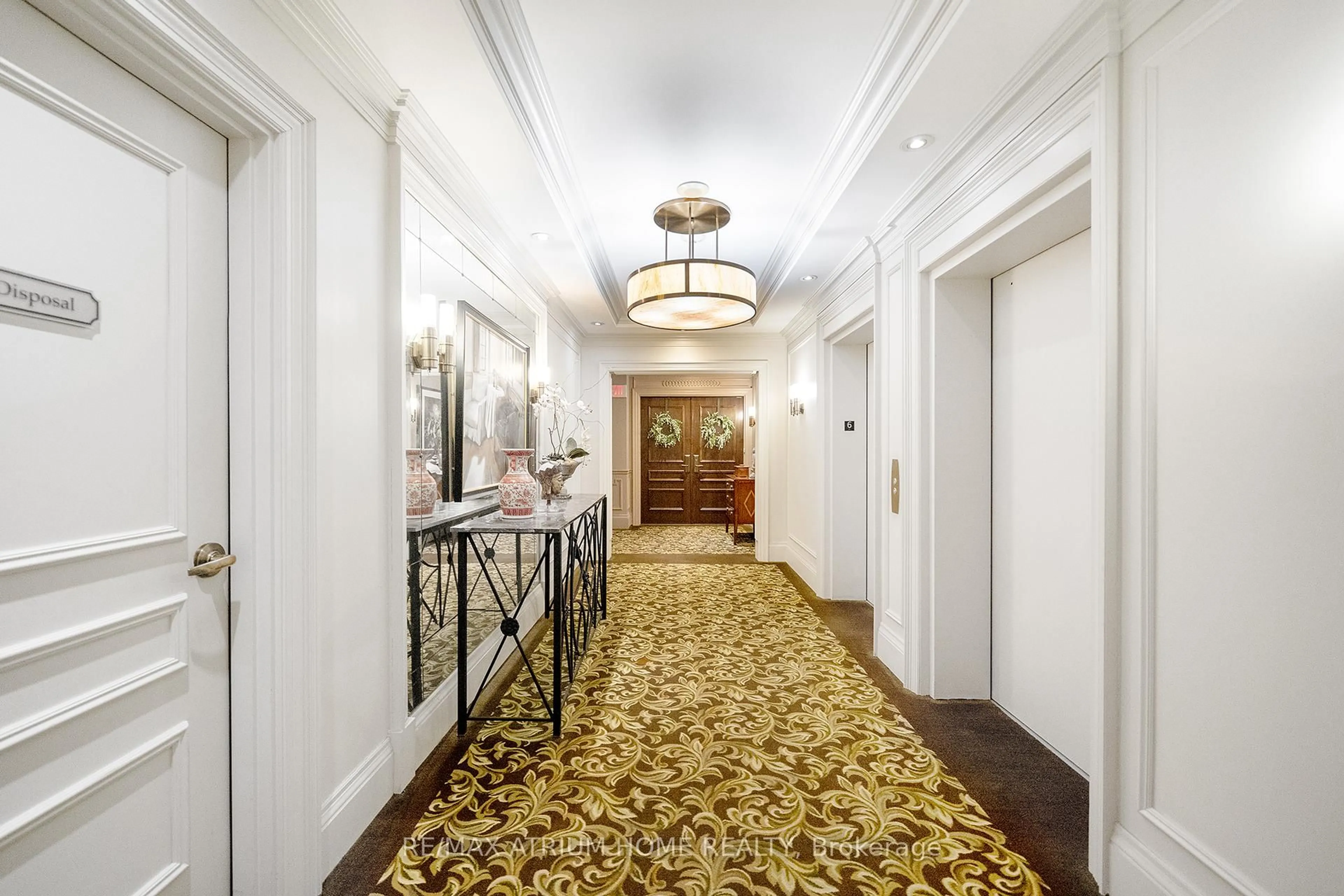 Indoor foyer for 111 Forsythe St #605, Oakville Ontario L6K 3J9