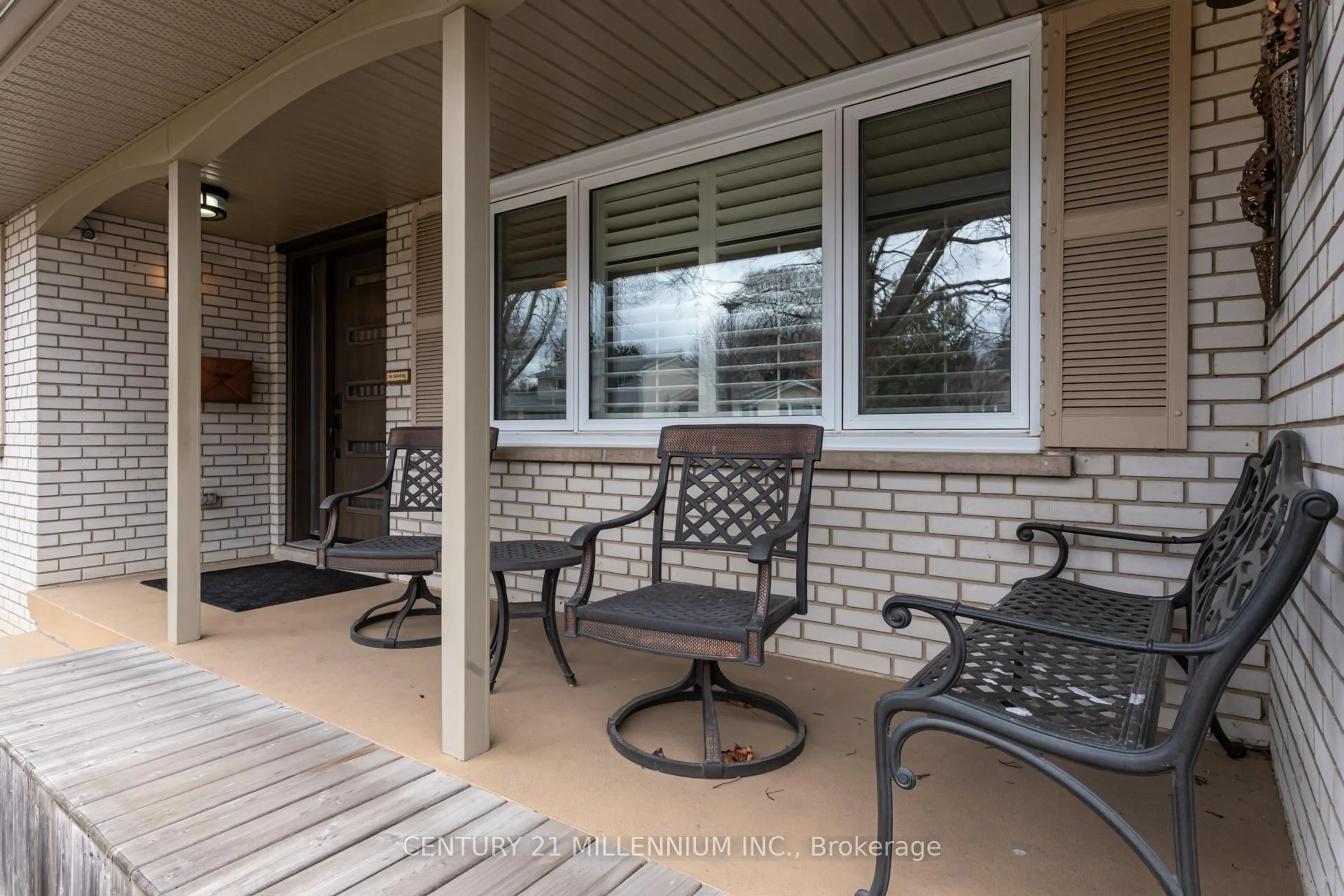 Patio, unknown for 234 Elizabeth St, Brampton Ontario L6Y 1S1