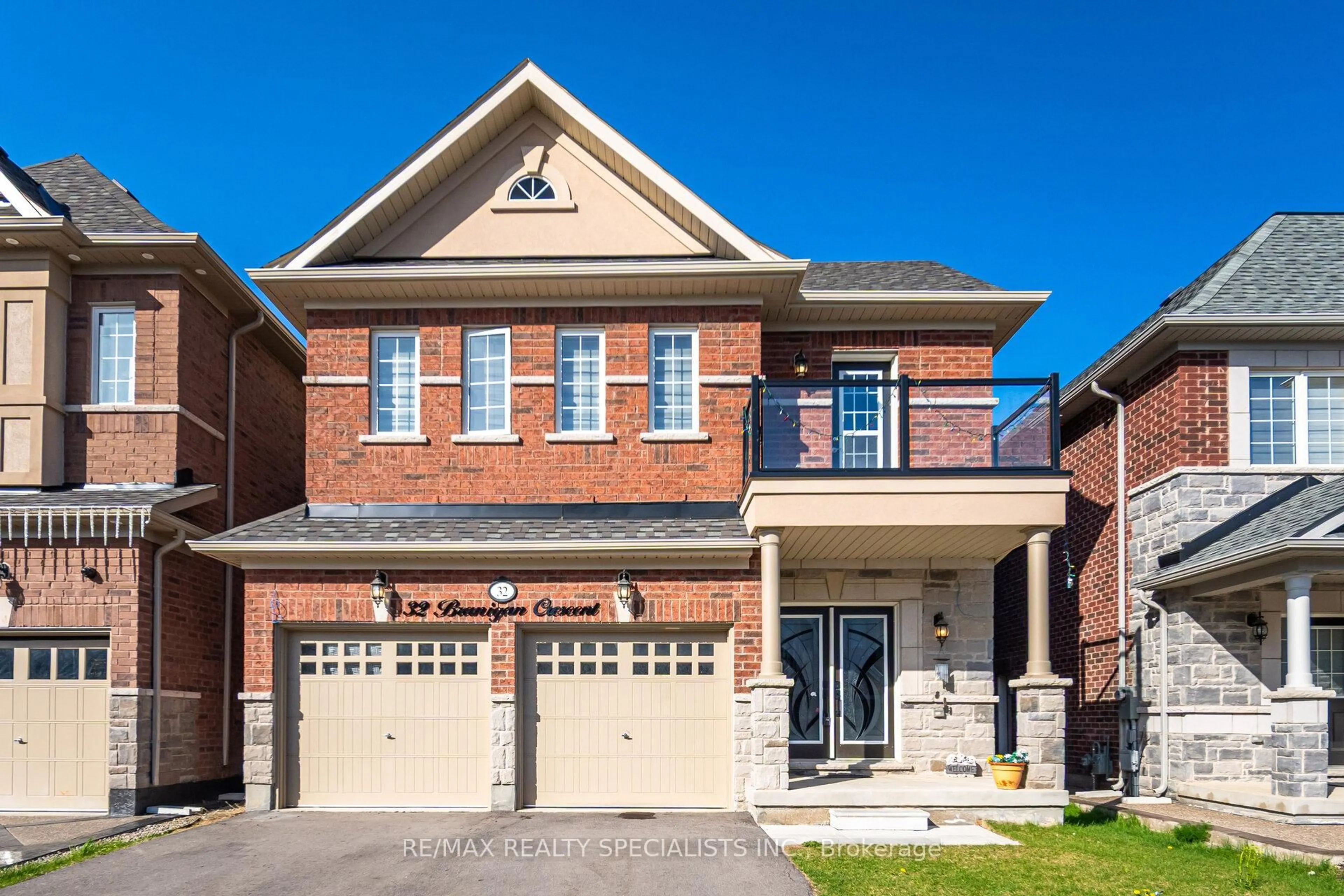 Home with brick exterior material, street for 32 Branigan Cres, Halton Hills Ontario L7G 0N1