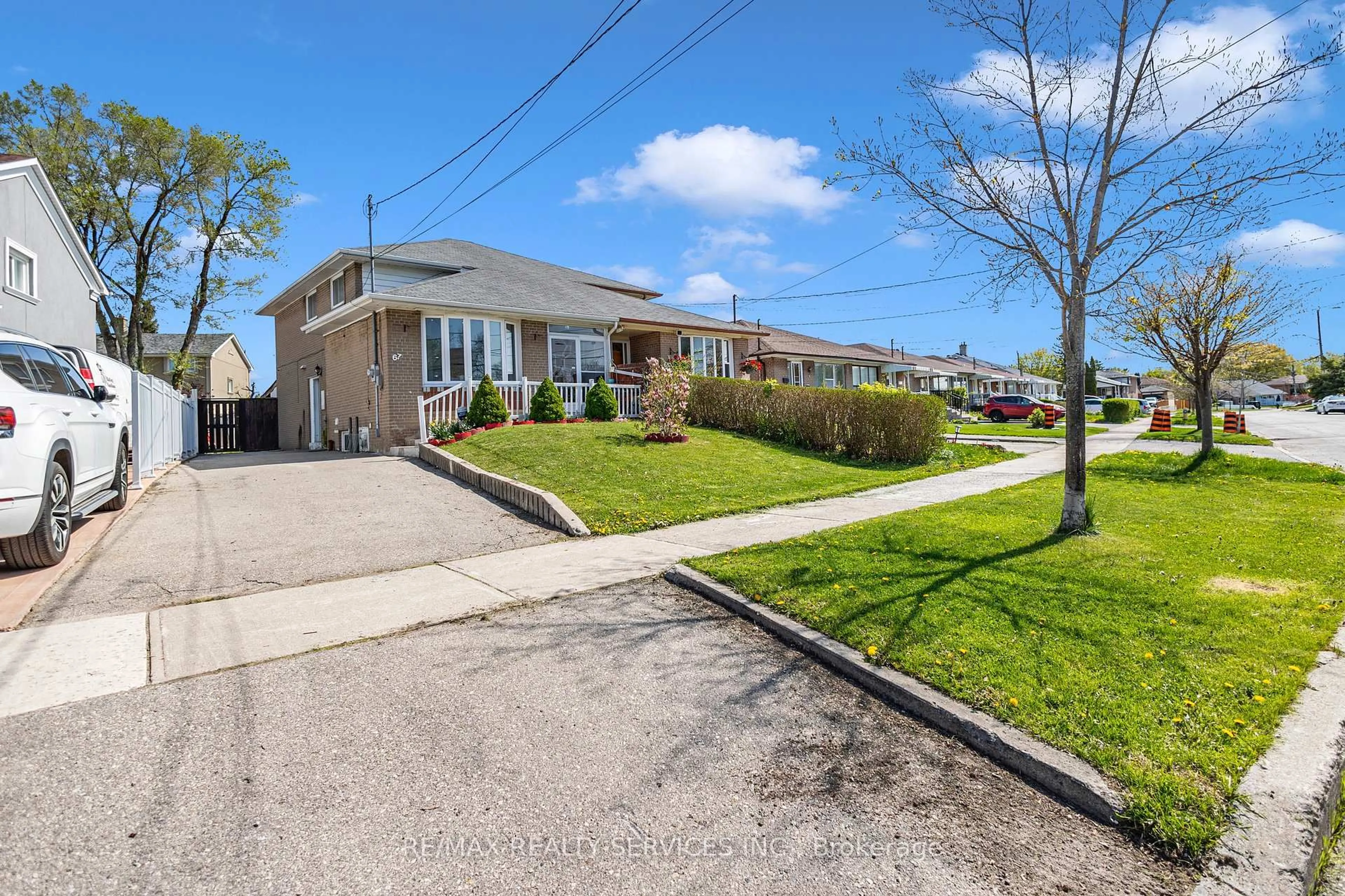 A pic from outside/outdoor area/front of a property/back of a property/a pic from drone, street for 67 Northover St, Toronto Ontario M3L 1W6