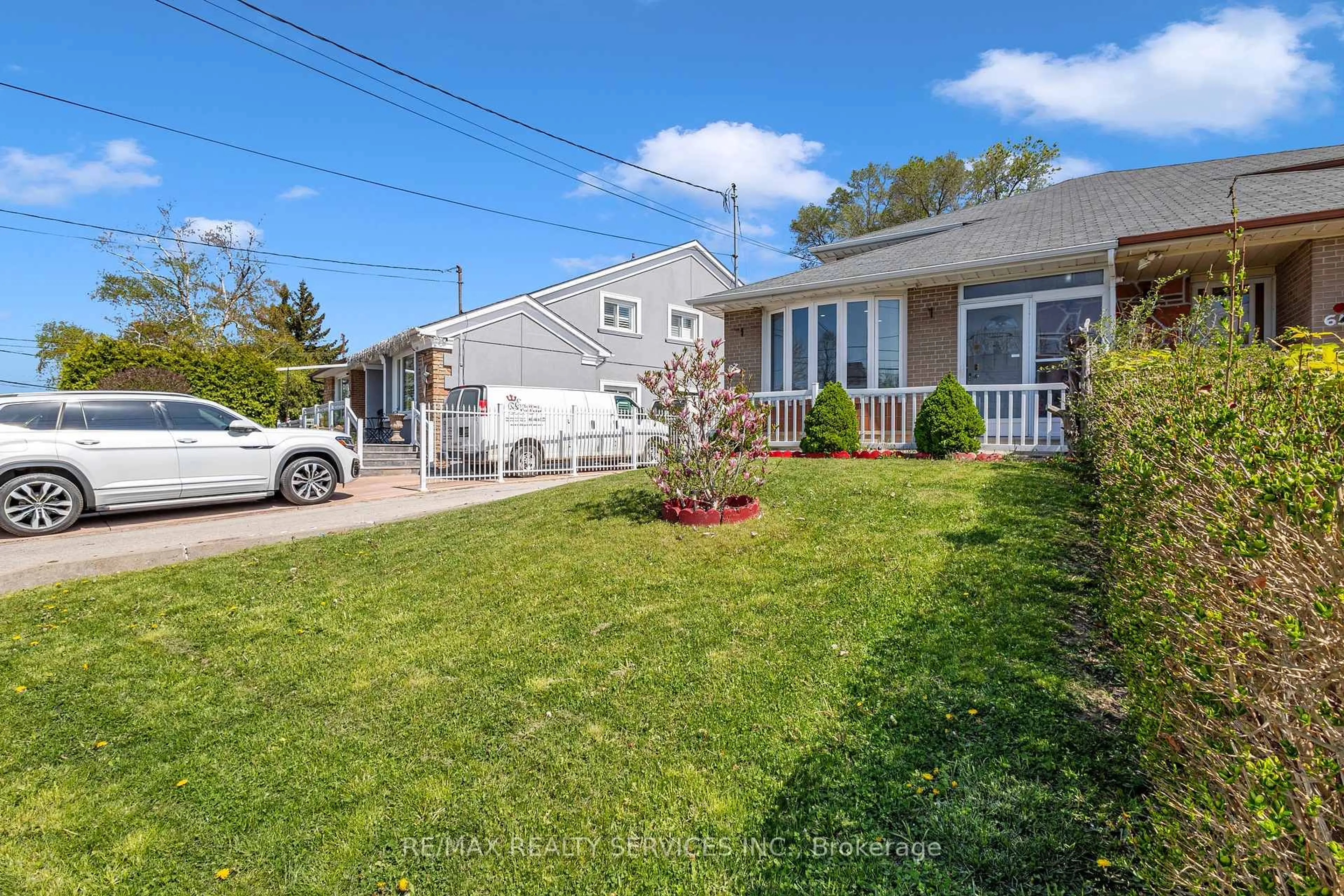 A pic from outside/outdoor area/front of a property/back of a property/a pic from drone, street for 67 Northover St, Toronto Ontario M3L 1W6