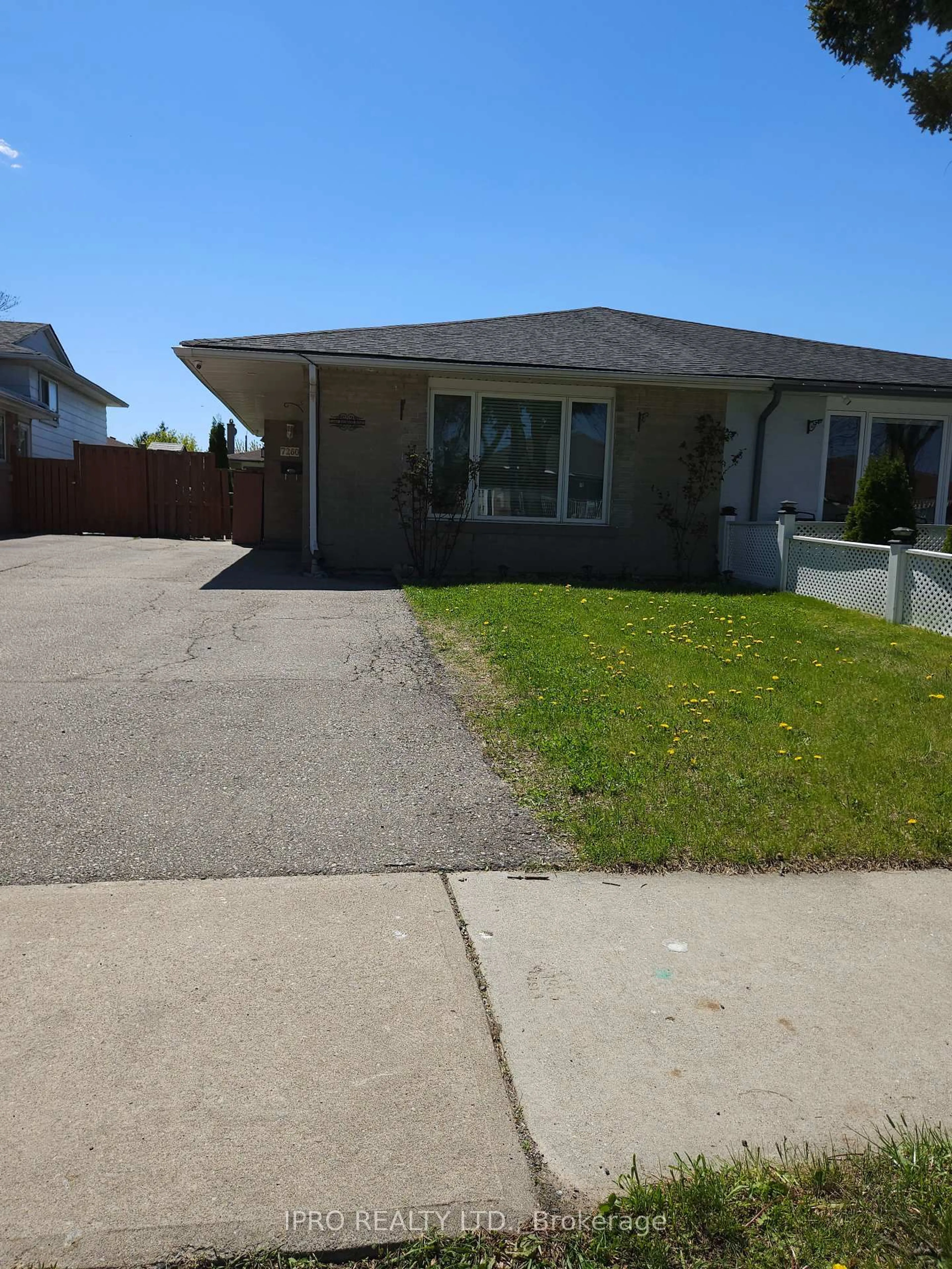 Home with vinyl exterior material, street for 7260 Redfox Rd, Mississauga Ontario L4T 2L8