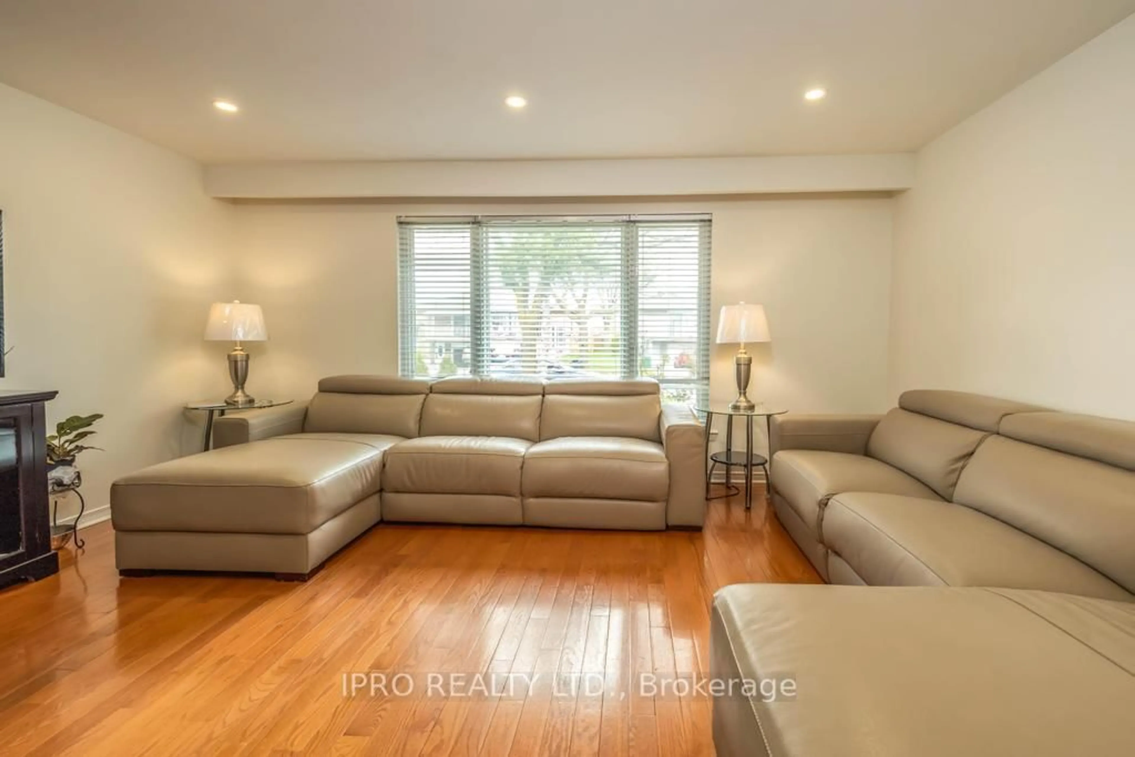 Living room with furniture, wood/laminate floor for 7260 Redfox Rd, Mississauga Ontario L4T 2L8
