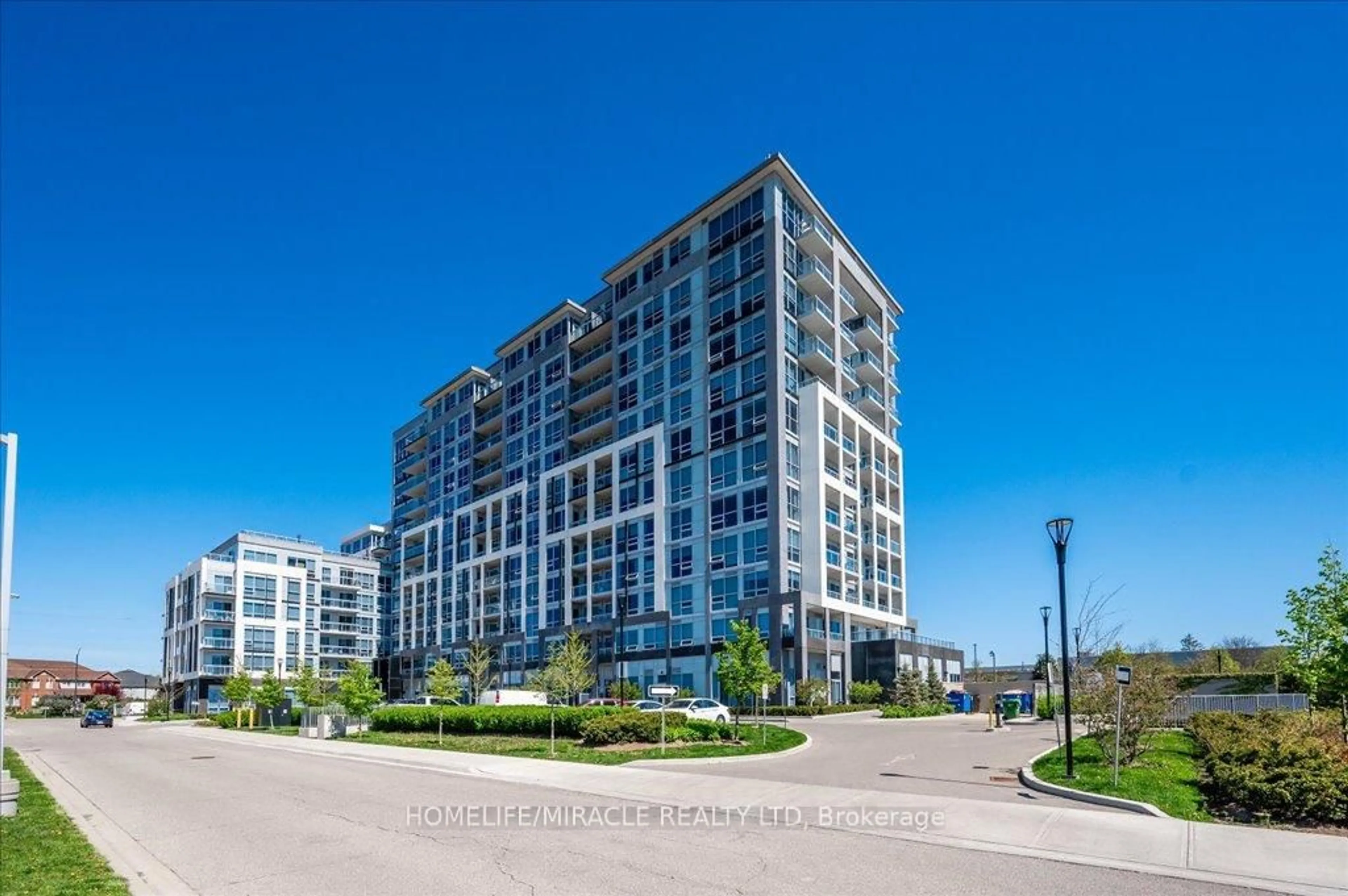 A pic from outside/outdoor area/front of a property/back of a property/a pic from drone, building for 1050 Main St #819, Milton Ontario L9T 6H7