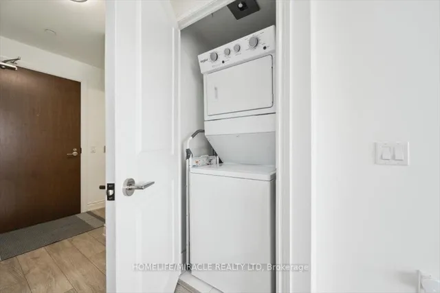 Additional property image - 1050 Main St Unit 819