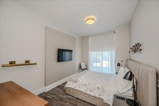 Additional property image - 1050 Main St Unit 819