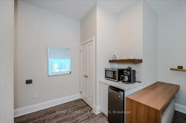 Additional property image - 1050 Main St Unit 819