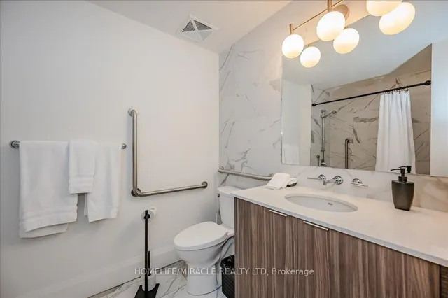 Additional property image - 1050 Main St Unit 819