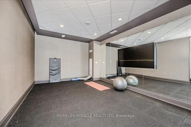 Additional property image - 1050 Main St Unit 819