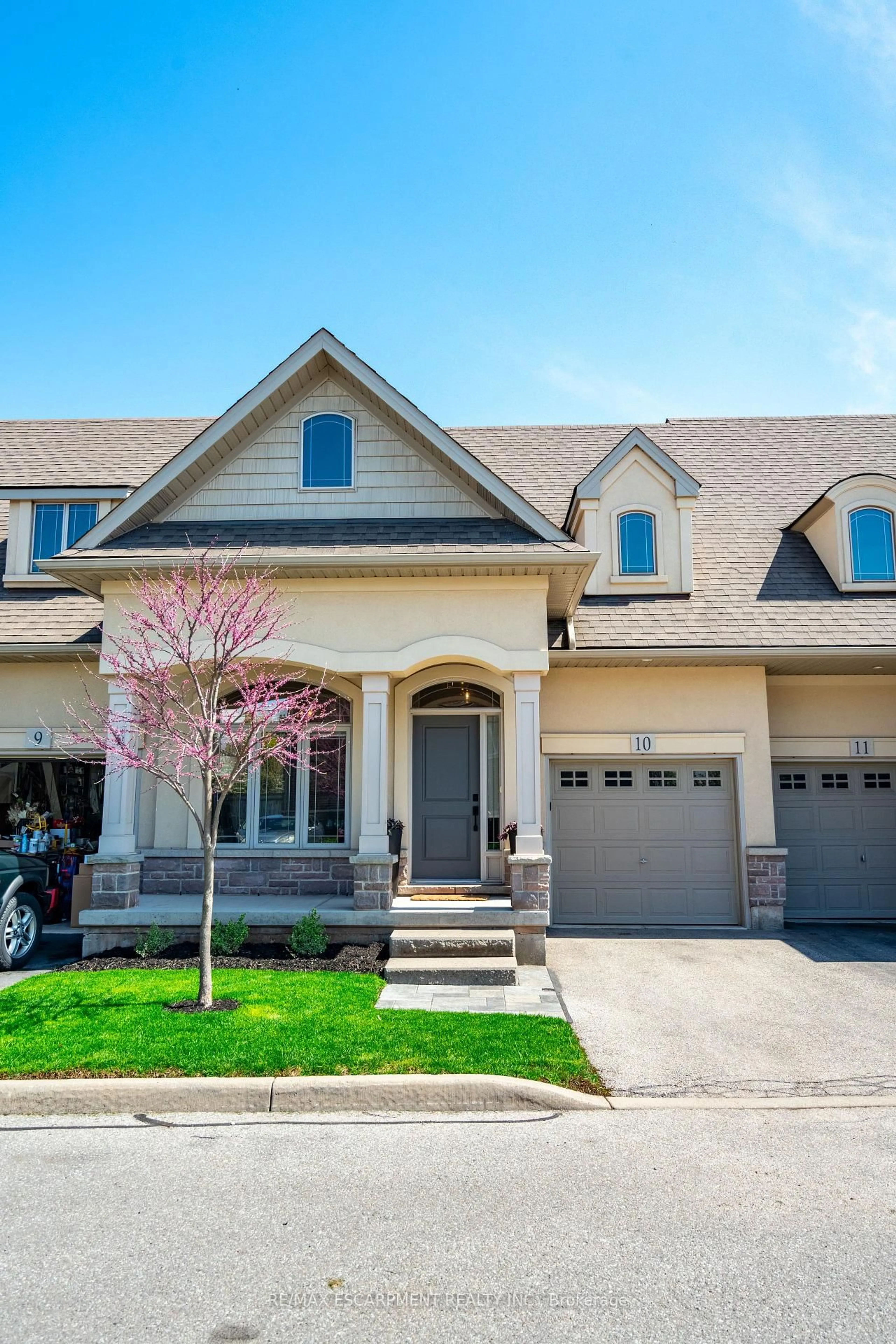 Home with brick exterior material, street for 5056 NEW St #10, Burlington Ontario L7L 0H4