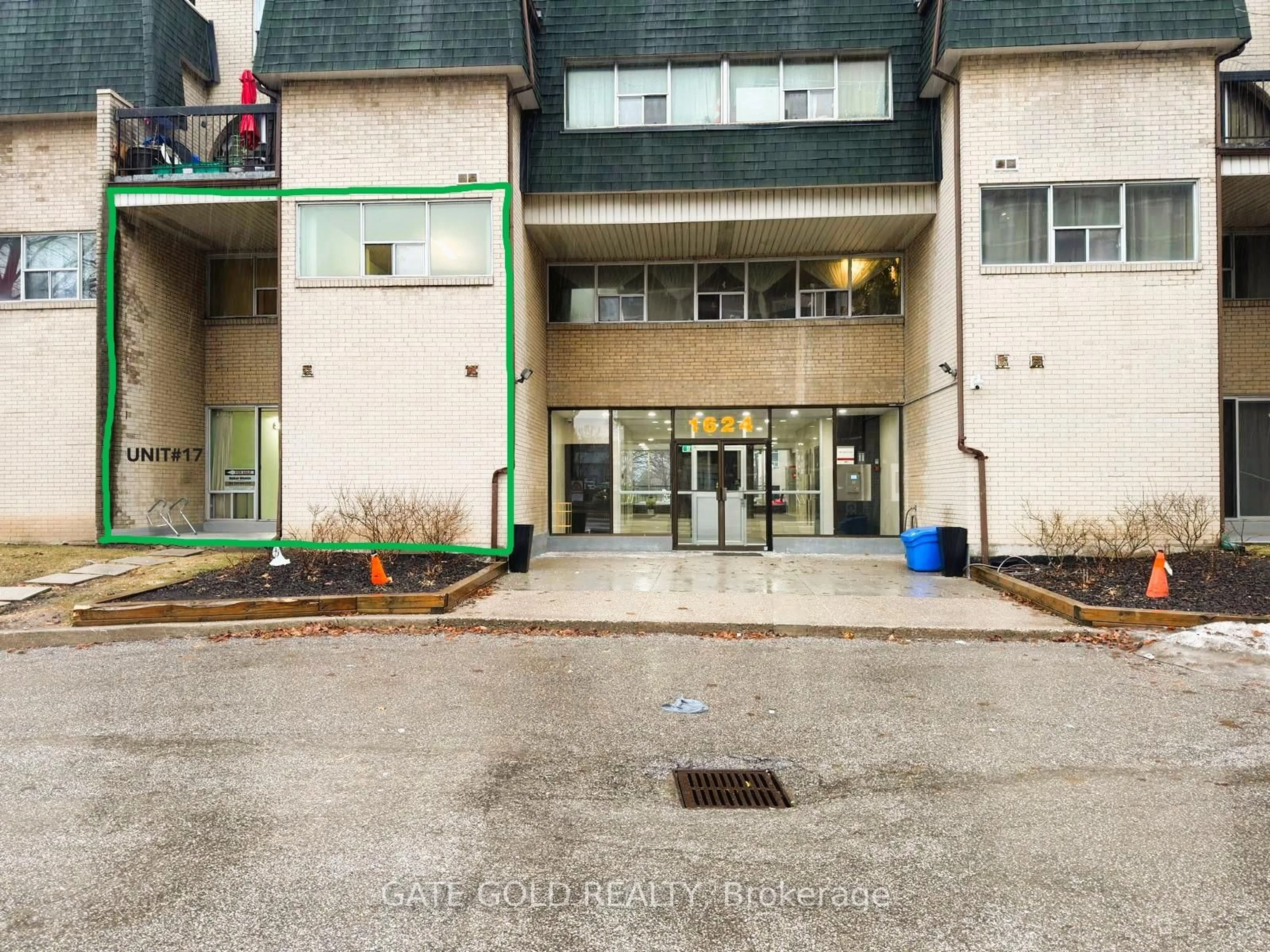 Indoor foyer for 1624 Bloor St #17, Mississauga Ontario L4X 2S2