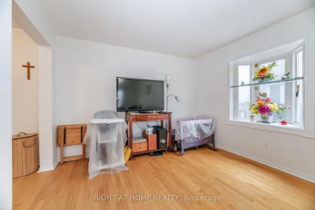 Additional property image - 5253 Palomar Cres