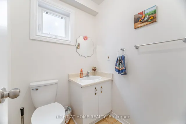 Additional property image - 5253 Palomar Cres