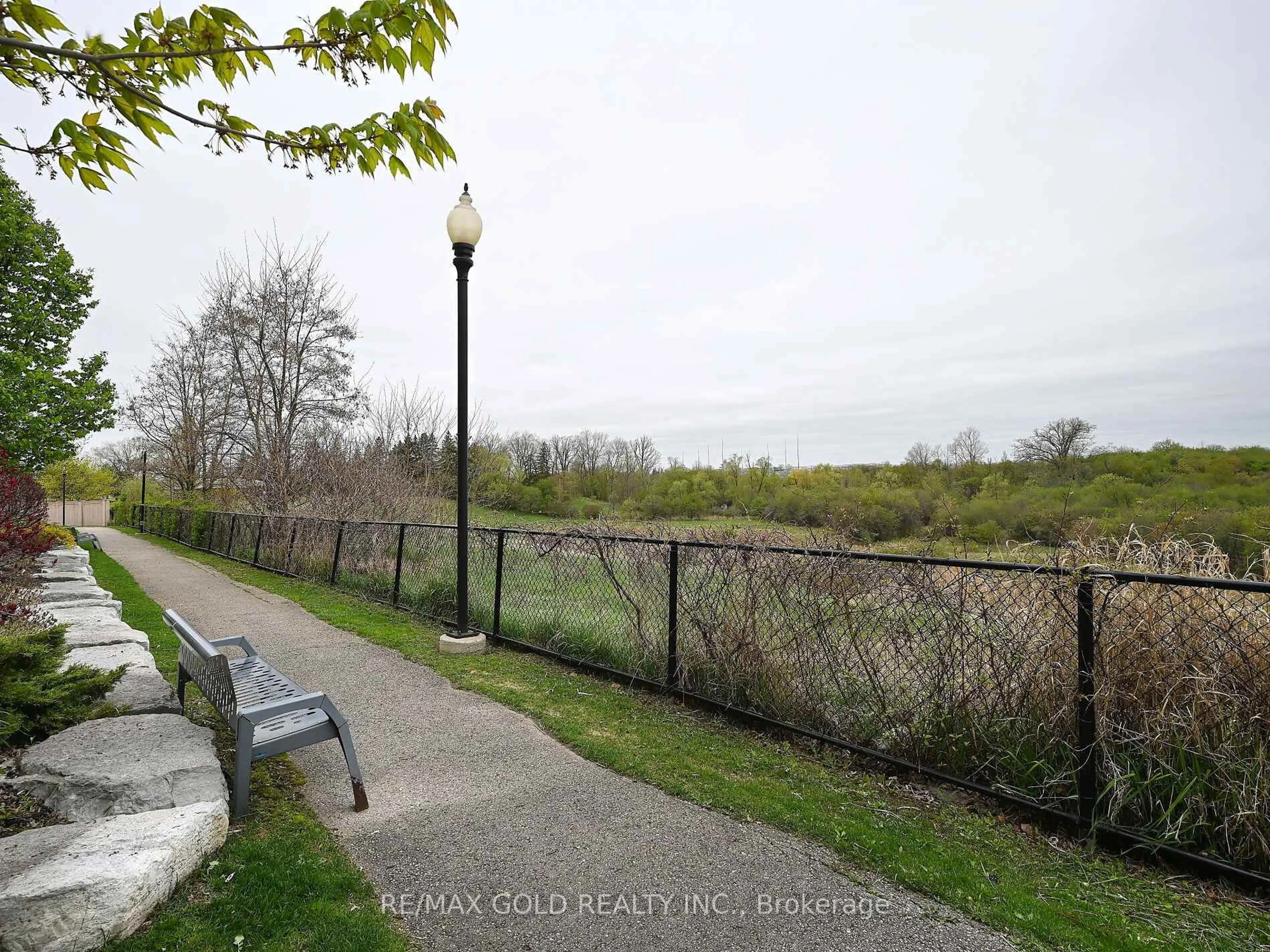 Patio, water/lake/river/ocean view for 8 Dayspring Circ #1420, Brampton Ontario L6P 2Z7