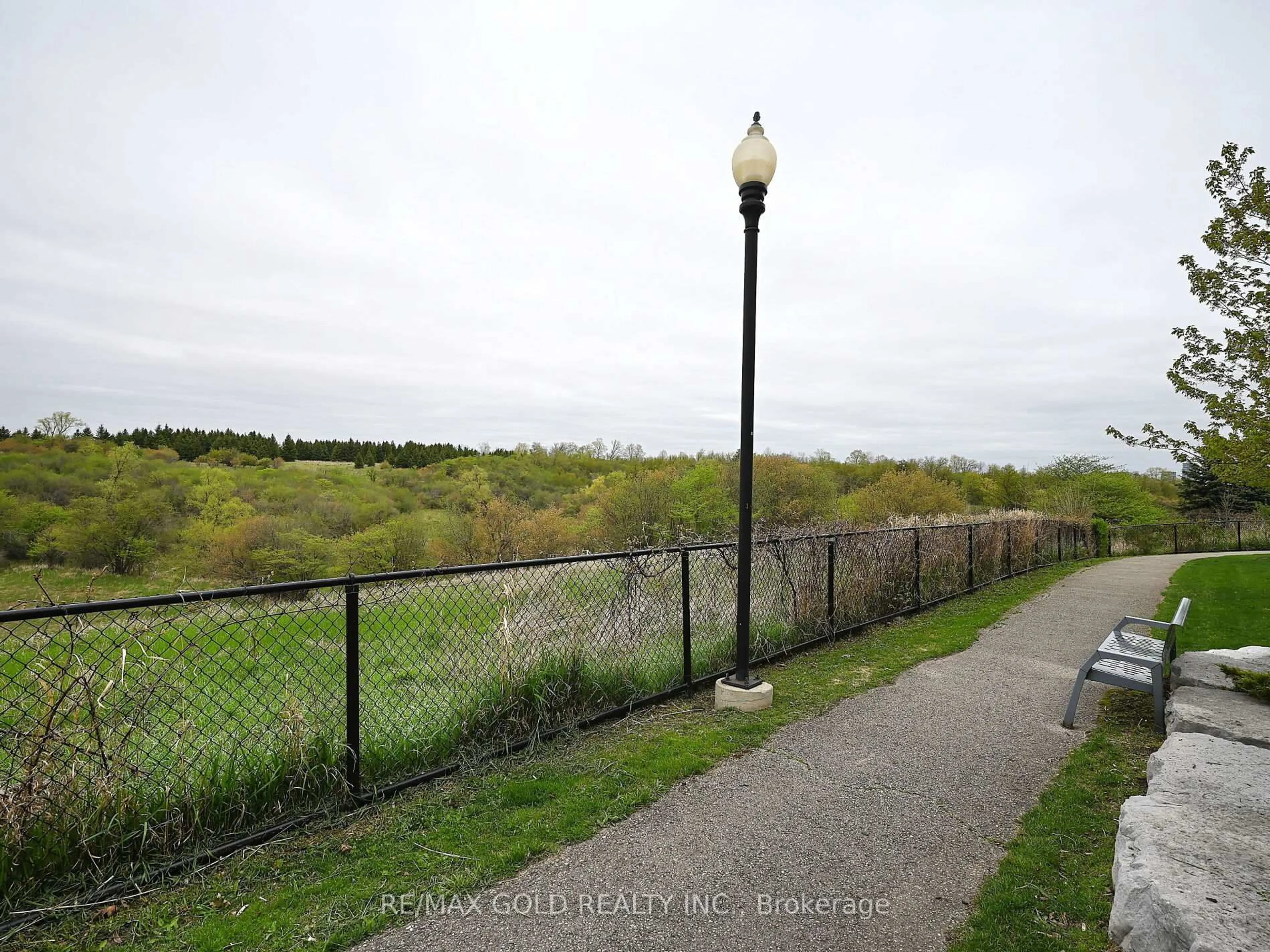 Blurry image for 8 Dayspring Circ #1420, Brampton Ontario L6P 2Z7