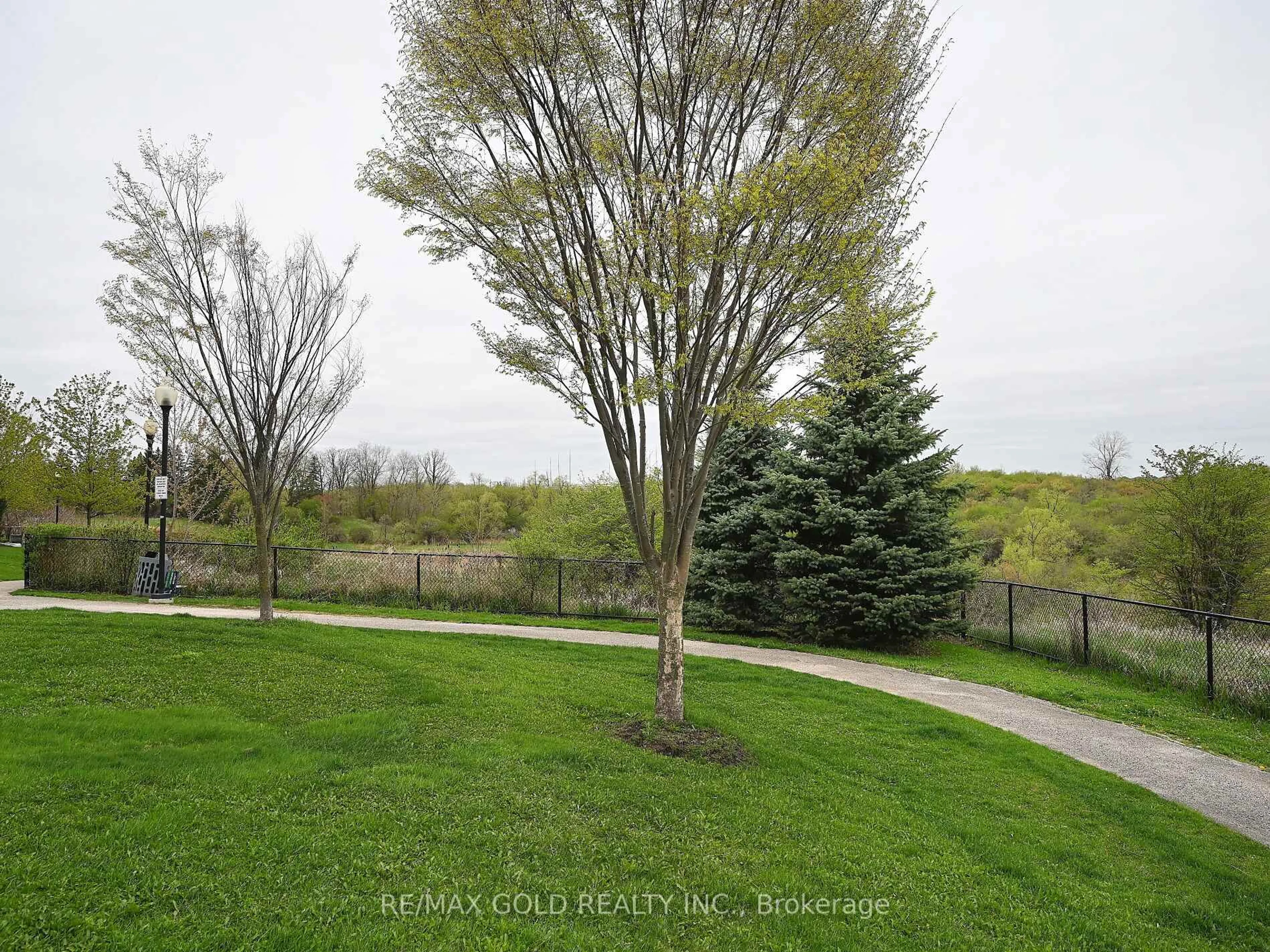 A pic from outside/outdoor area/front of a property/back of a property/a pic from drone, forest/trees view for 8 Dayspring Circ #1420, Brampton Ontario L6P 2Z7