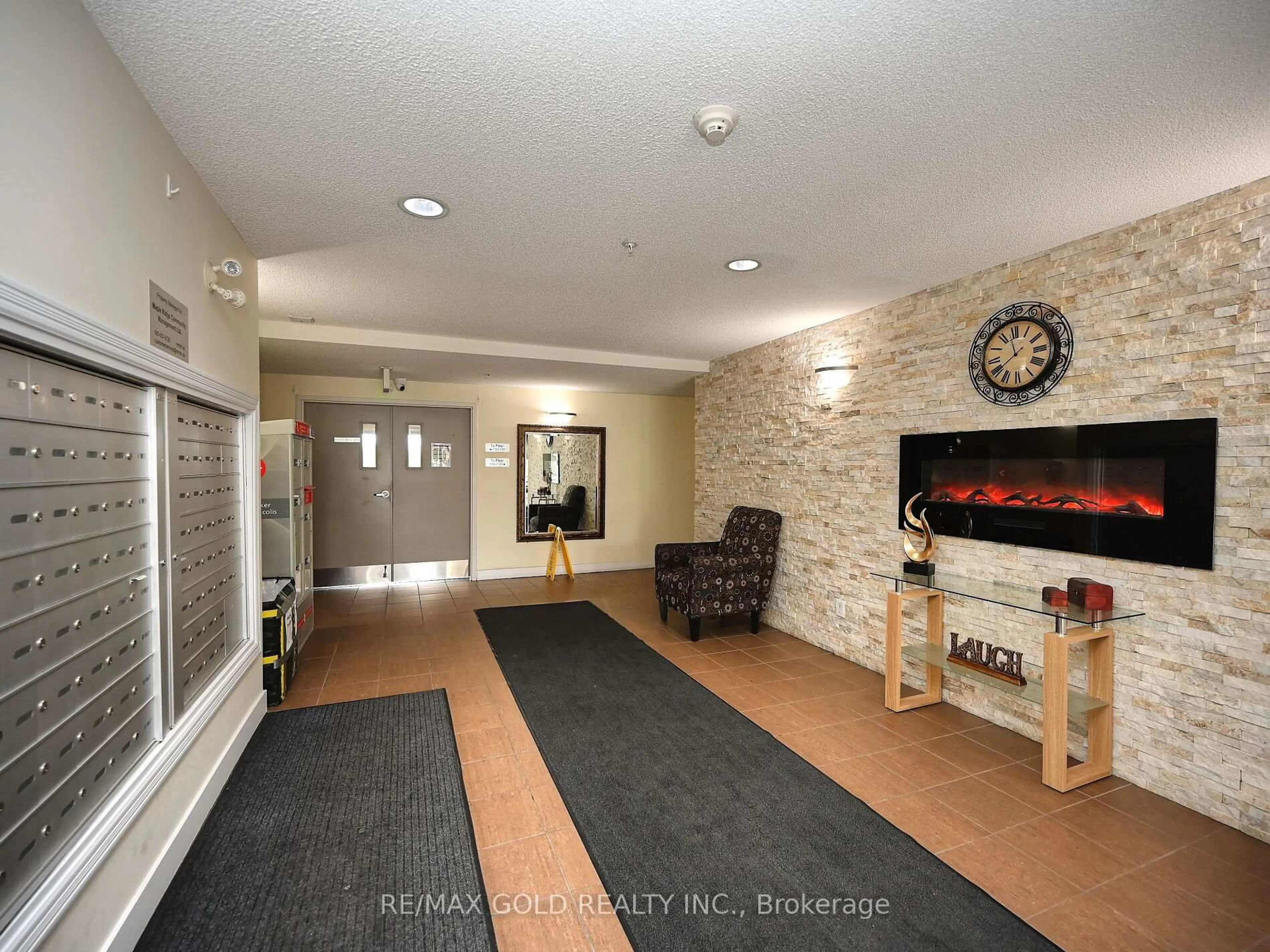 Indoor foyer for 8 Dayspring Circ #1420, Brampton Ontario L6P 2Z7