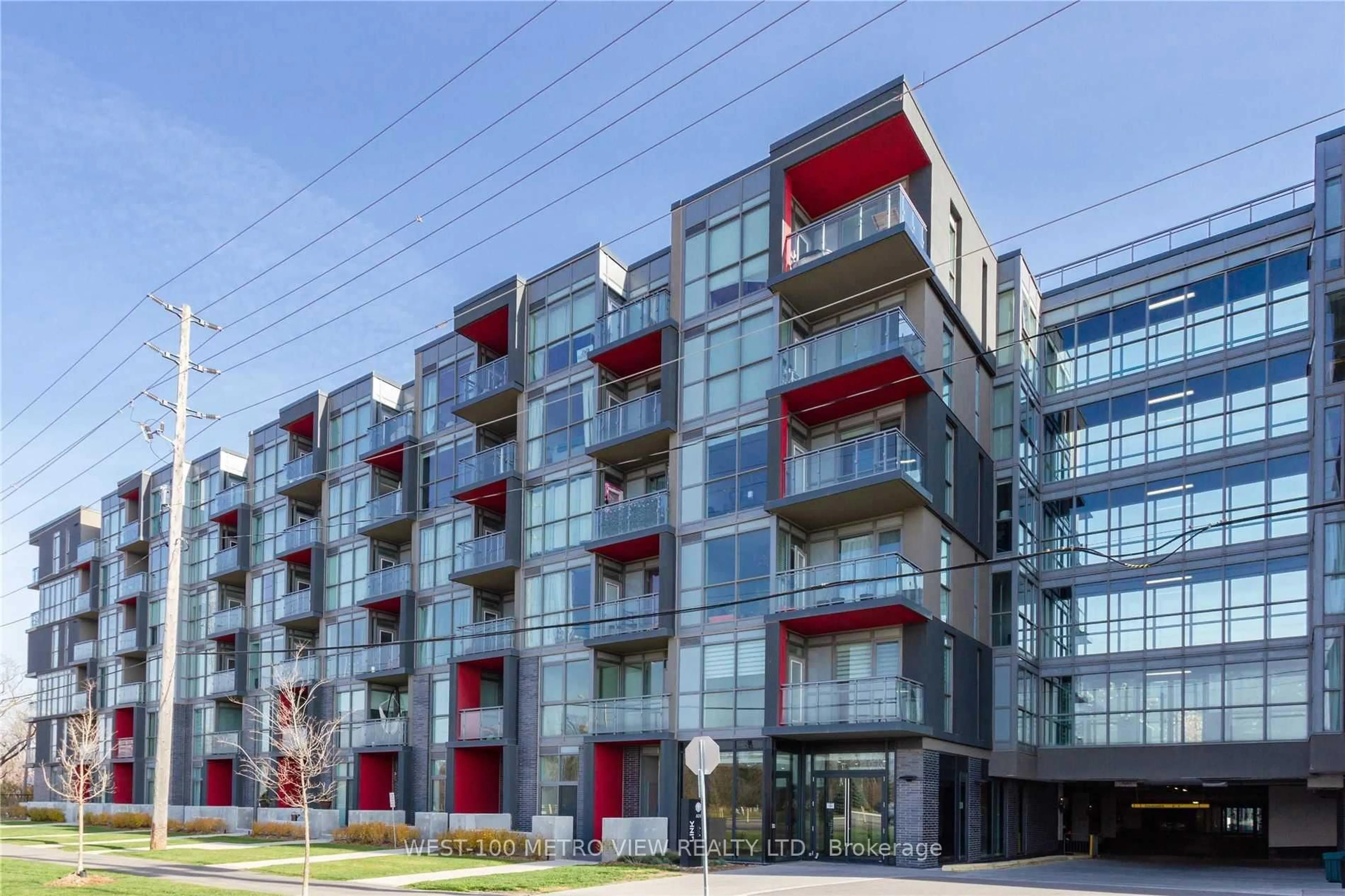 Patio, building for 5240 Dundas St #B208, Burlington Ontario L7R 3X4