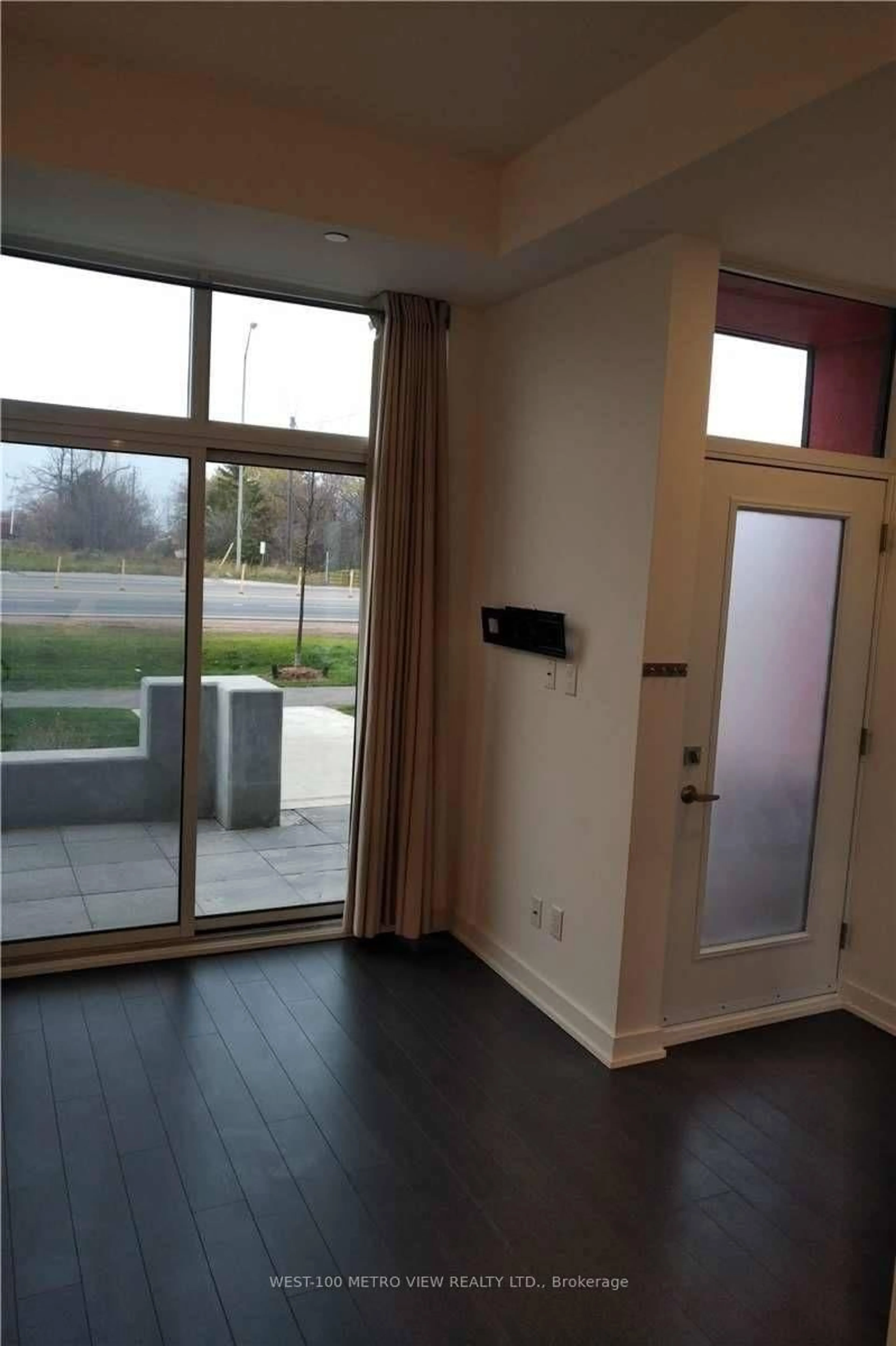 Unknown for 5240 Dundas St #B208, Burlington Ontario L7R 3X4