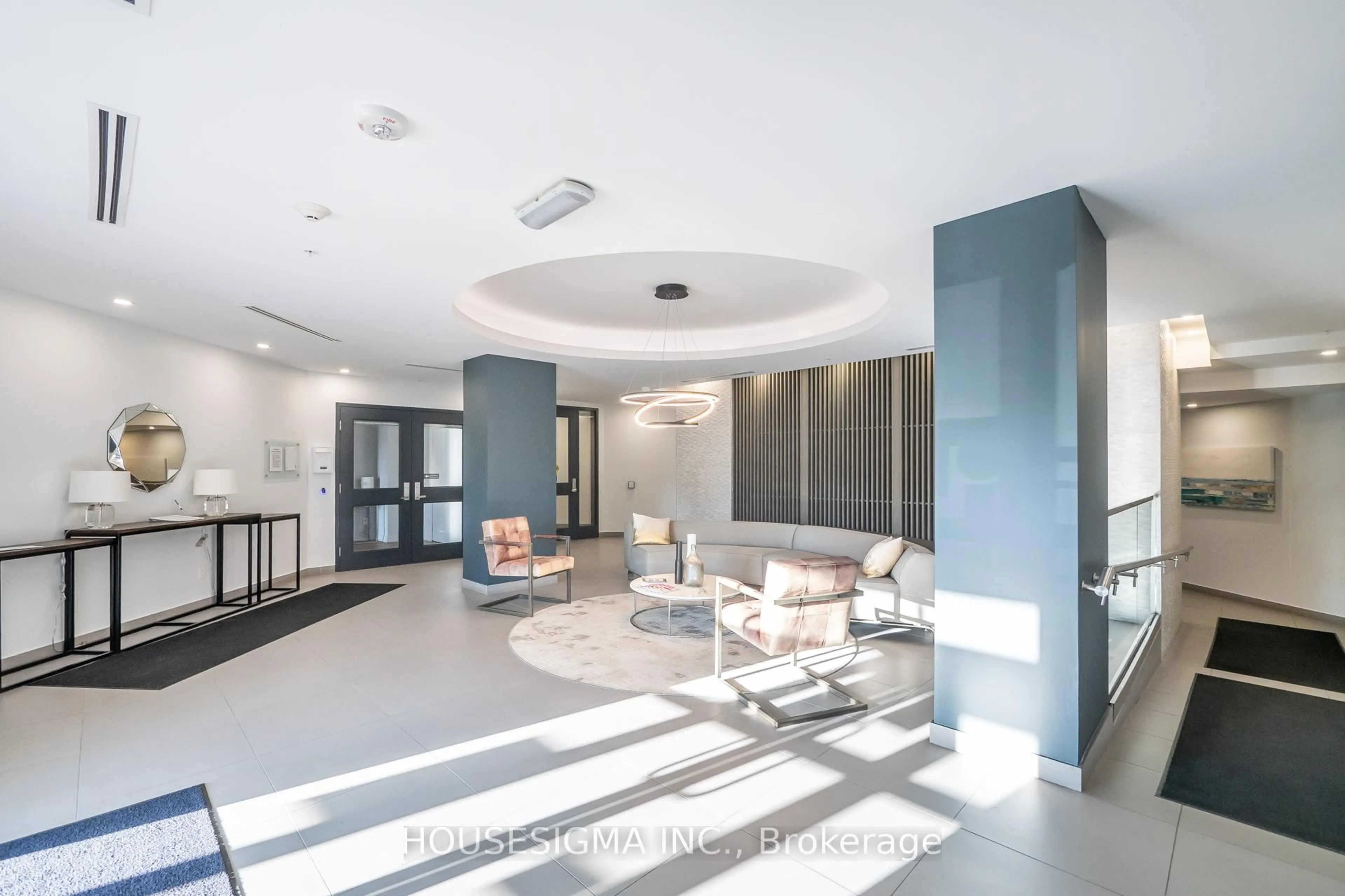 Indoor foyer for 457 Plains Rd #322, Burlington Ontario L7T 0B8