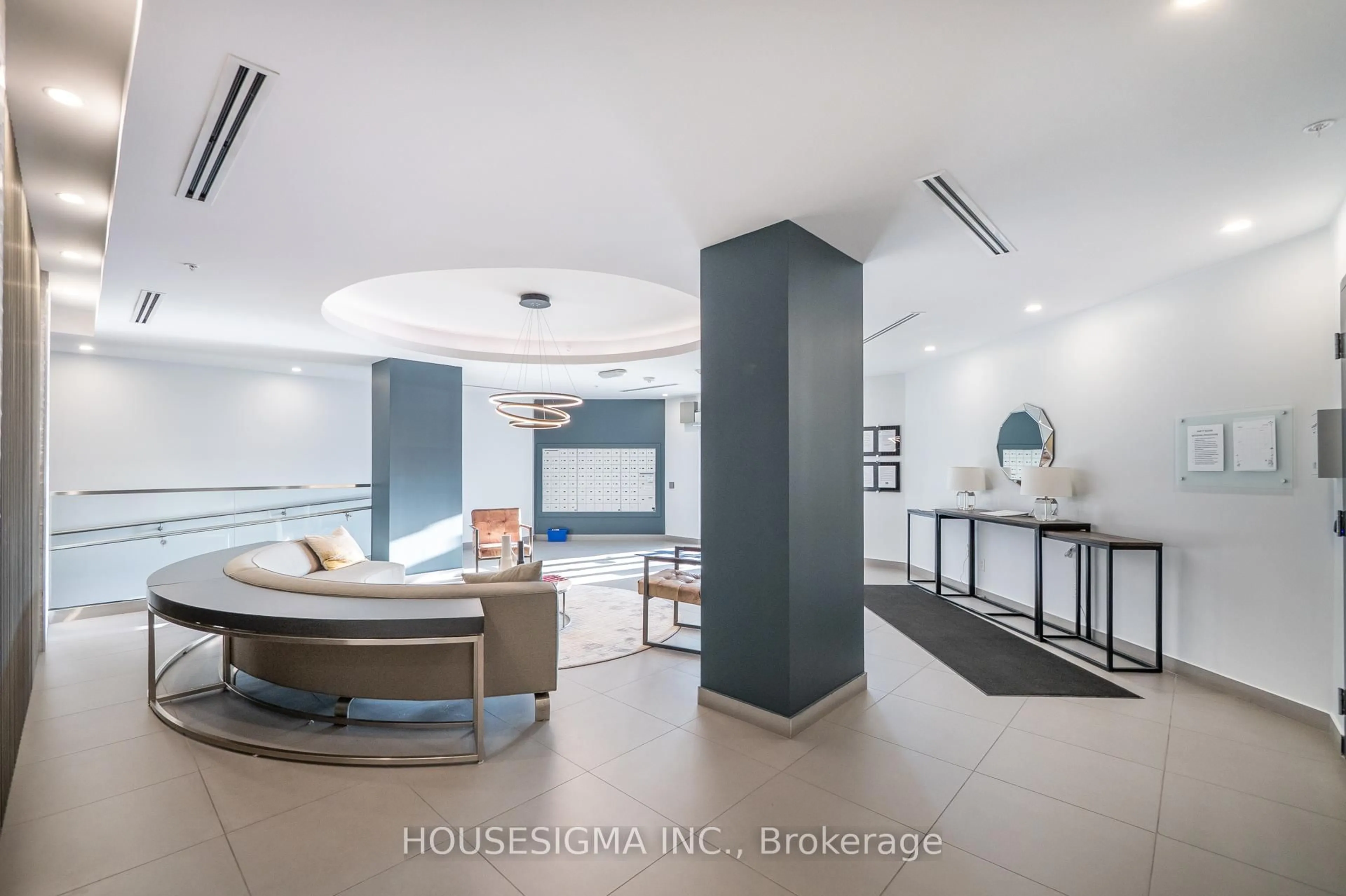 Indoor foyer for 457 Plains Rd #322, Burlington Ontario L7T 0B8