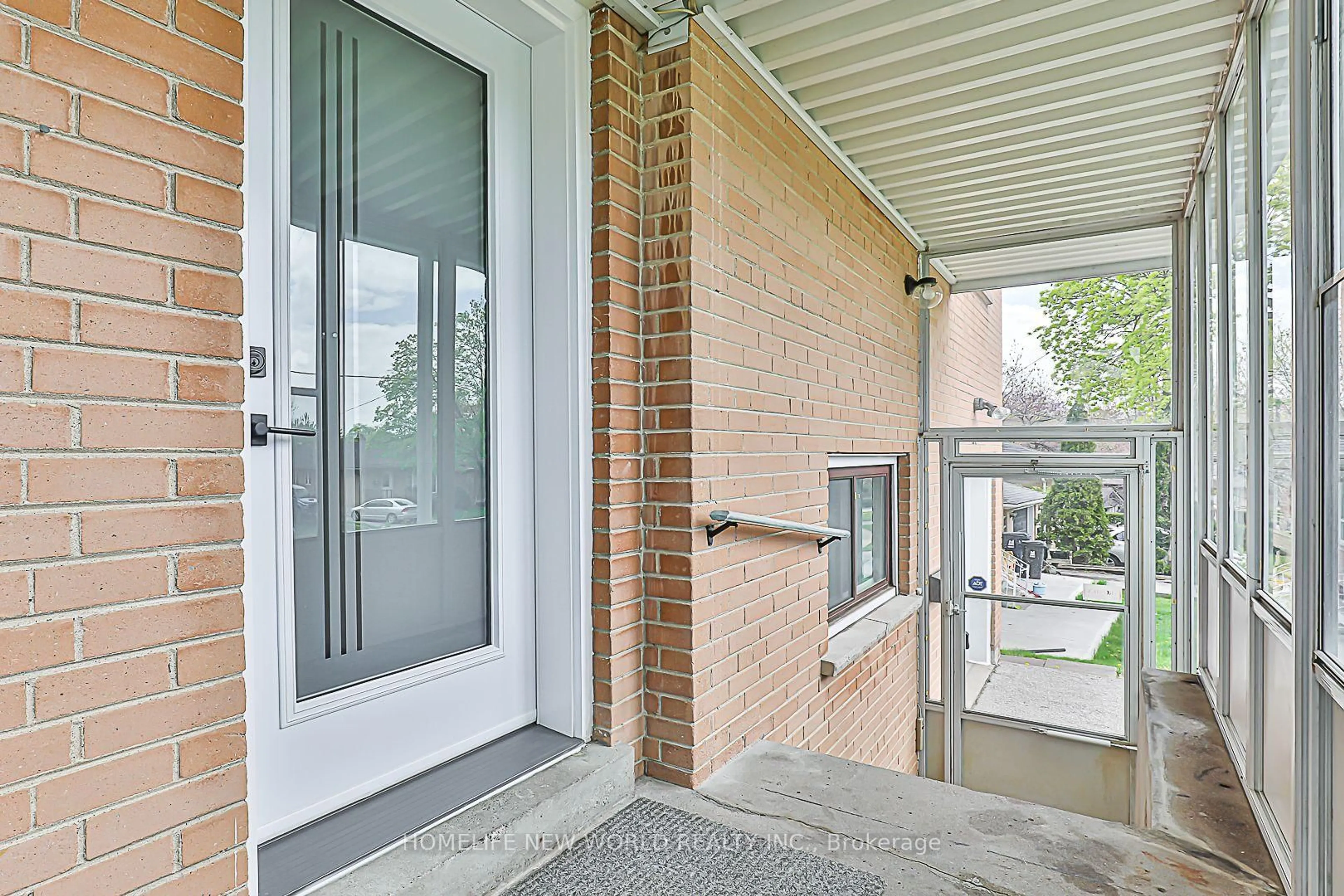 Indoor entryway for 20 Ladywood Dr, Toronto Ontario M3A 2N2