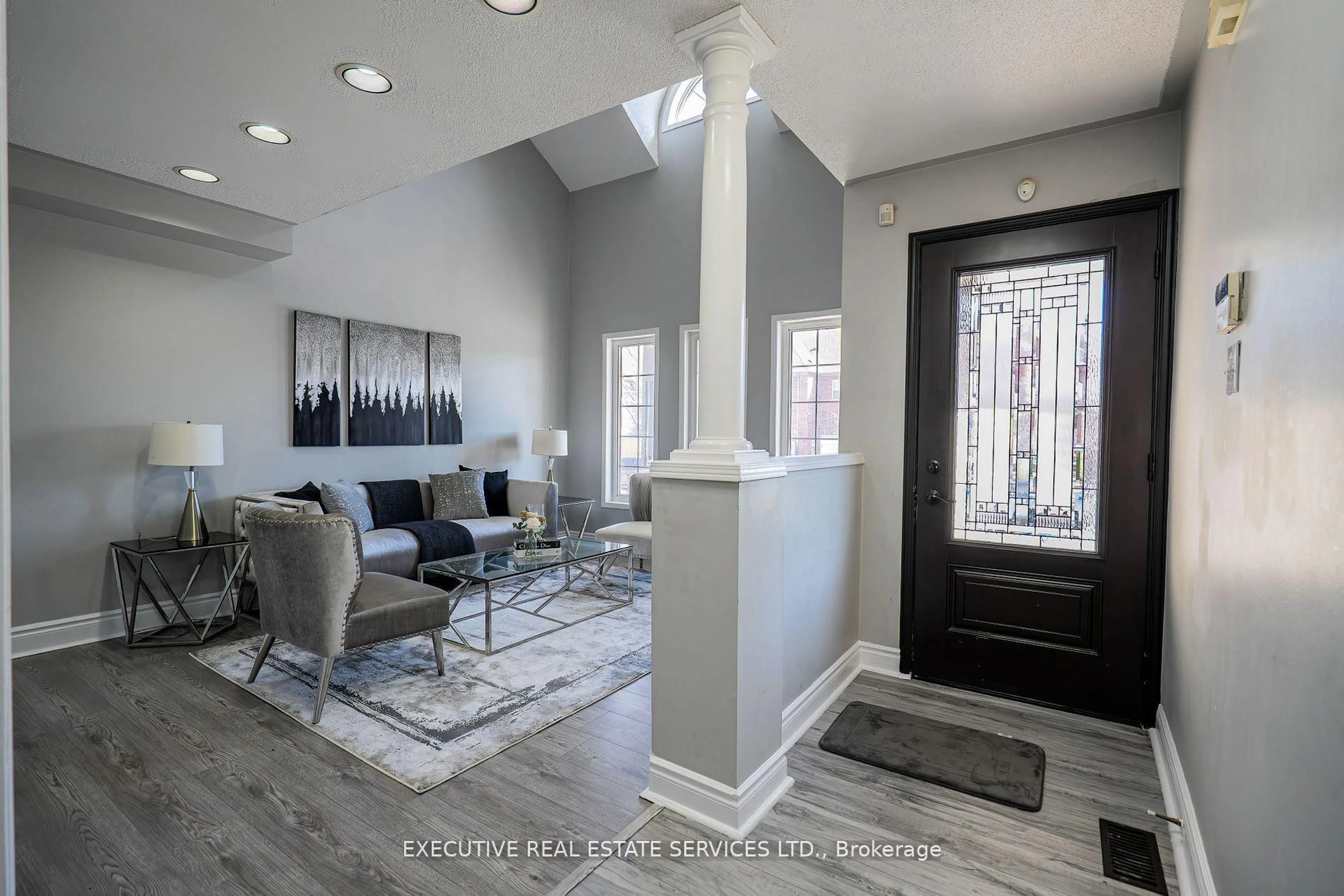 Indoor entryway for 33 Giraffe Ave, Brampton Ontario L6R 1Y8