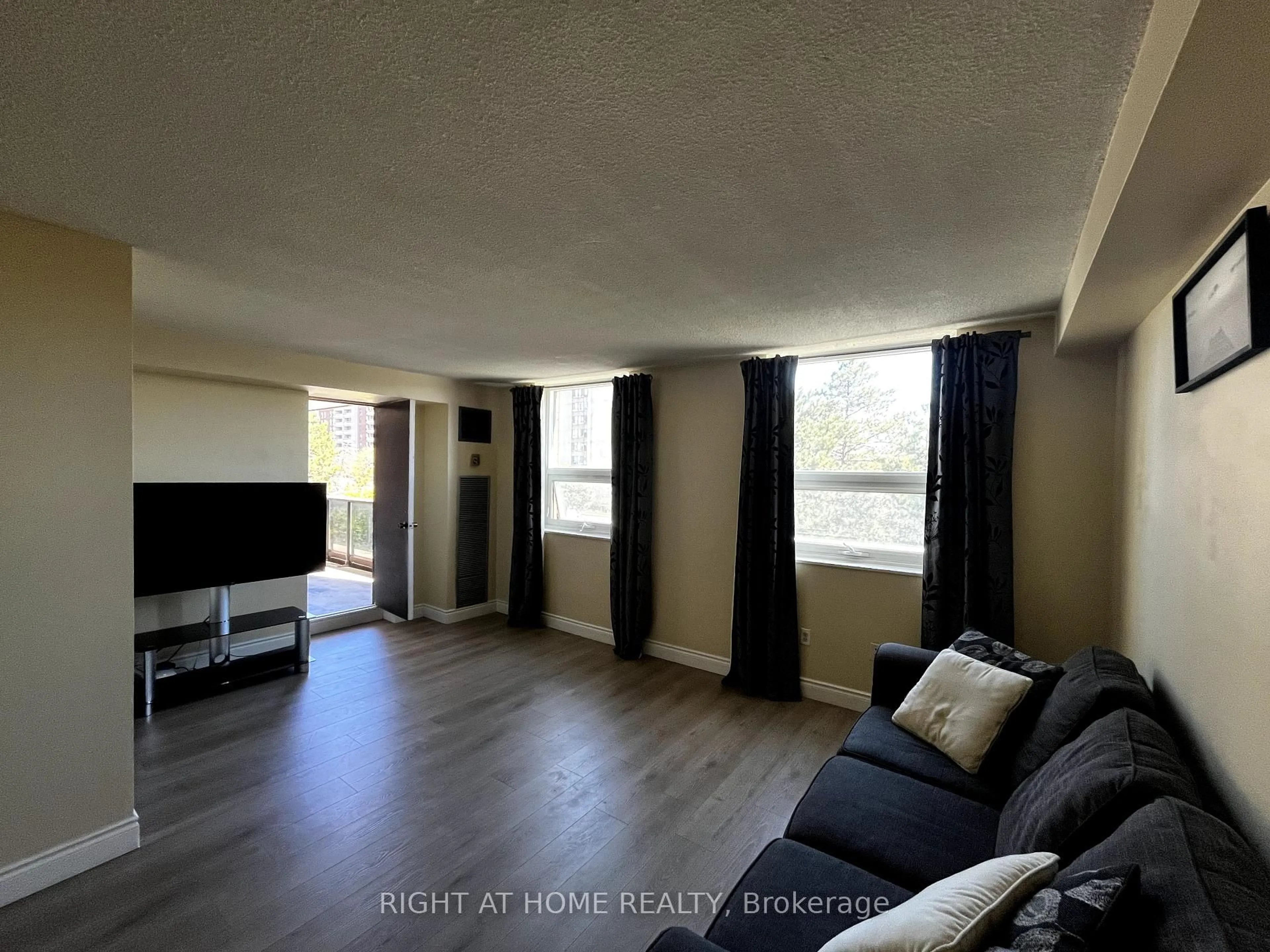 A pic of a room for 4 Lisa St #412, Brampton Ontario L6T 4B6
