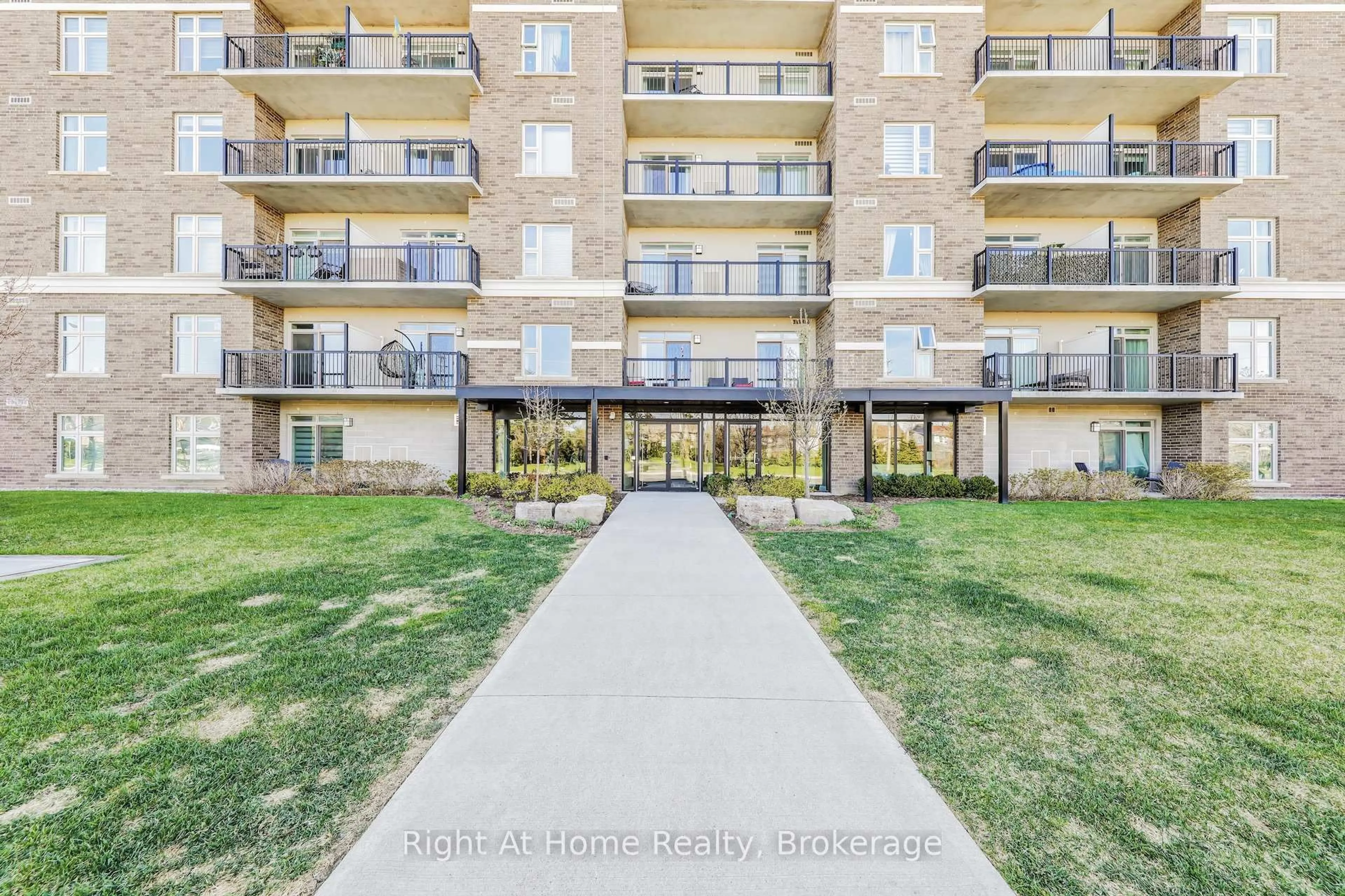Patio, unknown for 610 Farmstead Rd #307, Milton Ontario L9T 8X5