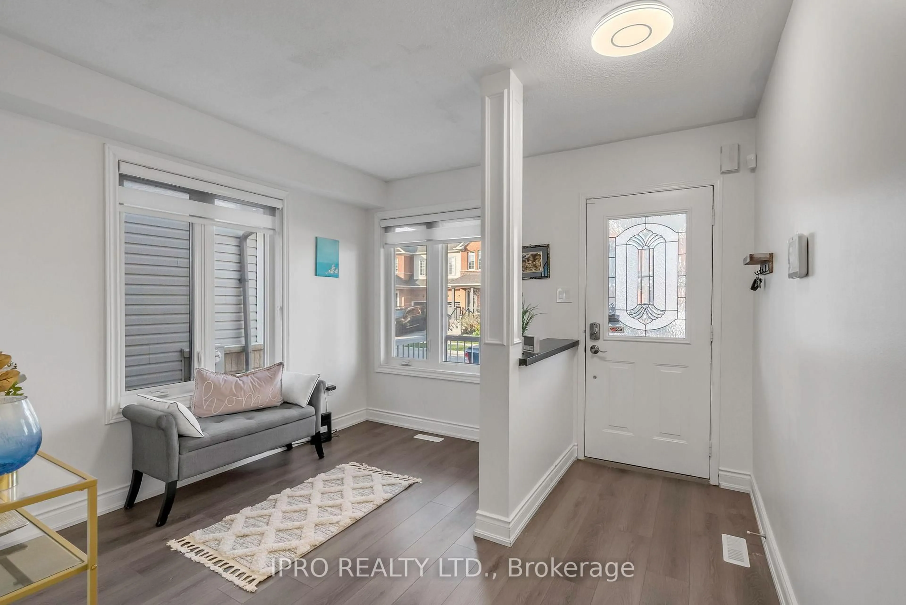 Indoor entryway for 147 Waters Blvd, Milton Ontario L9T 6K5
