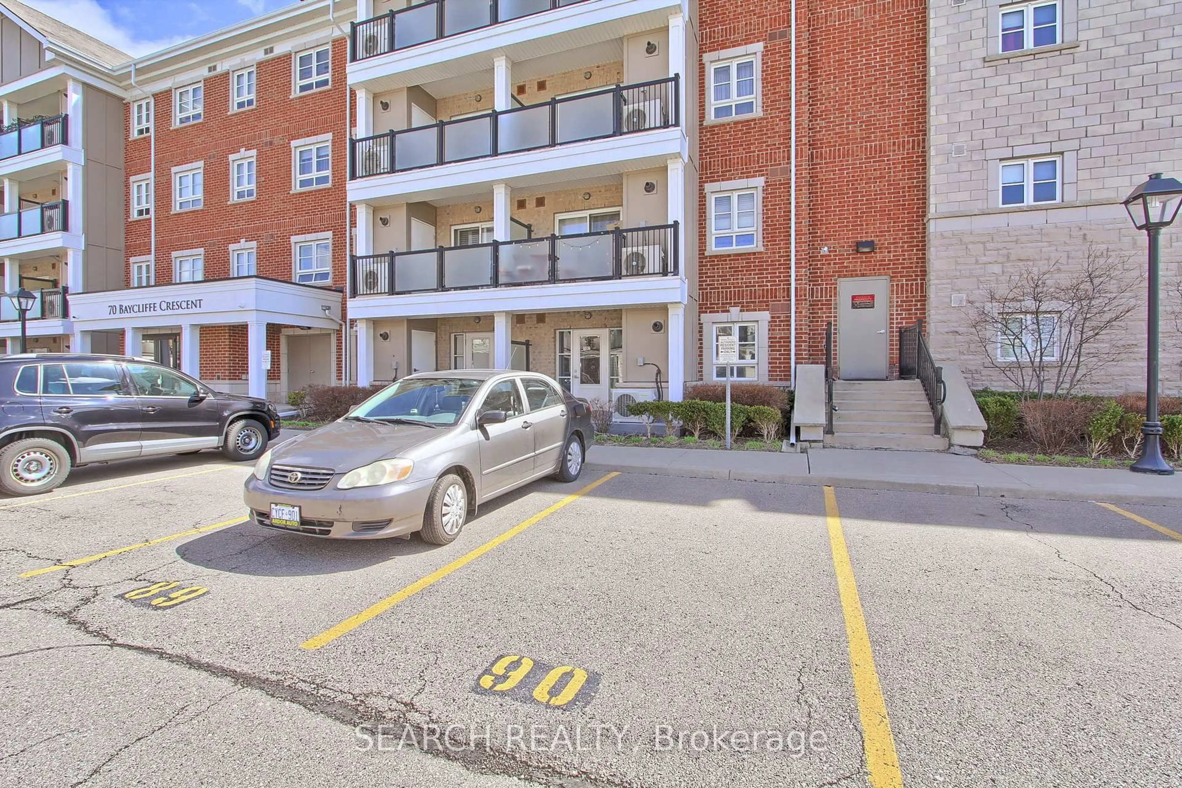 A pic from outside/outdoor area/front of a property/back of a property/a pic from drone, street for 70 BAYCLIFFE Rd #102, Brampton Ontario L7A 0Z5