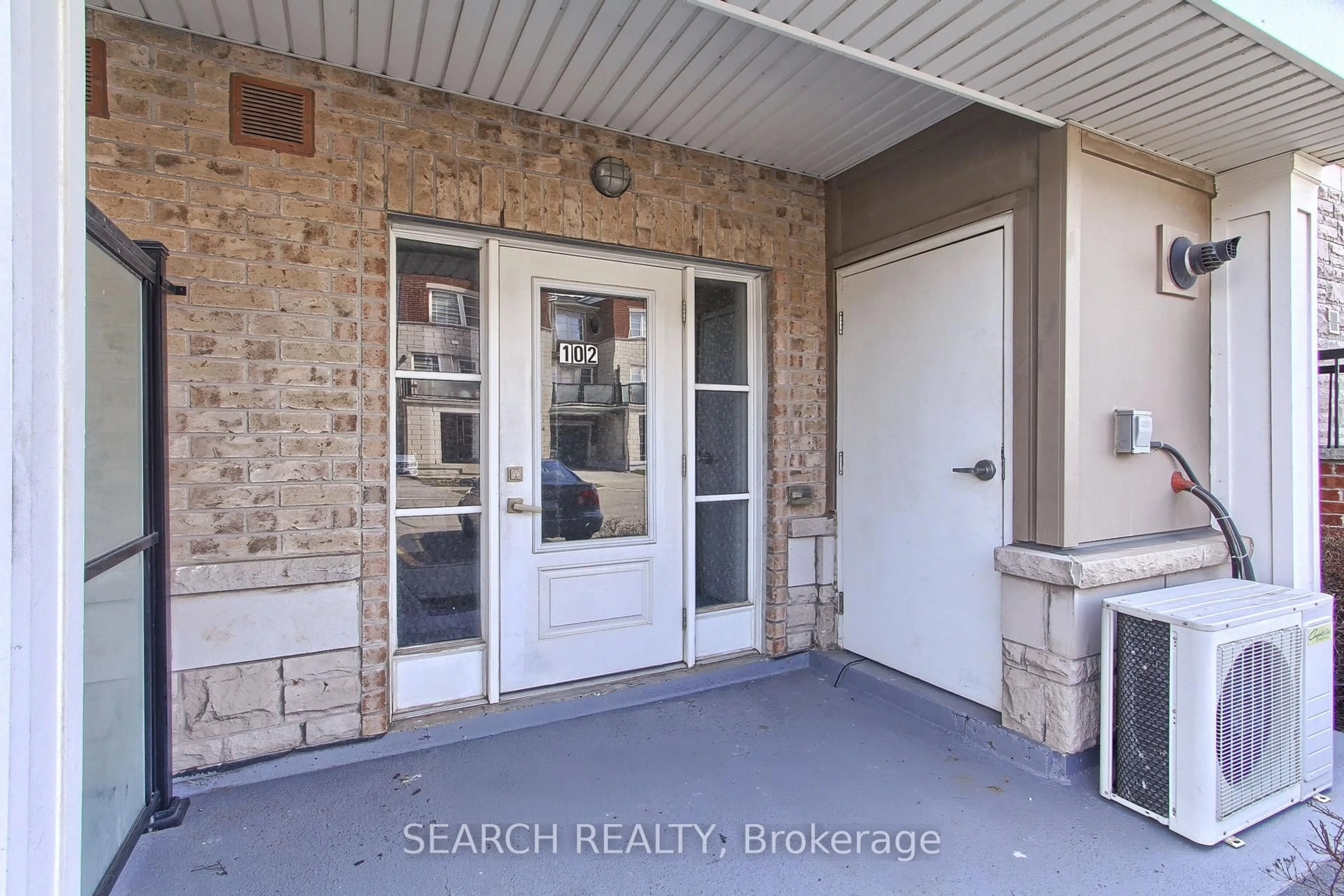 Indoor entryway for 70 BAYCLIFFE Rd #102, Brampton Ontario L7A 0Z5
