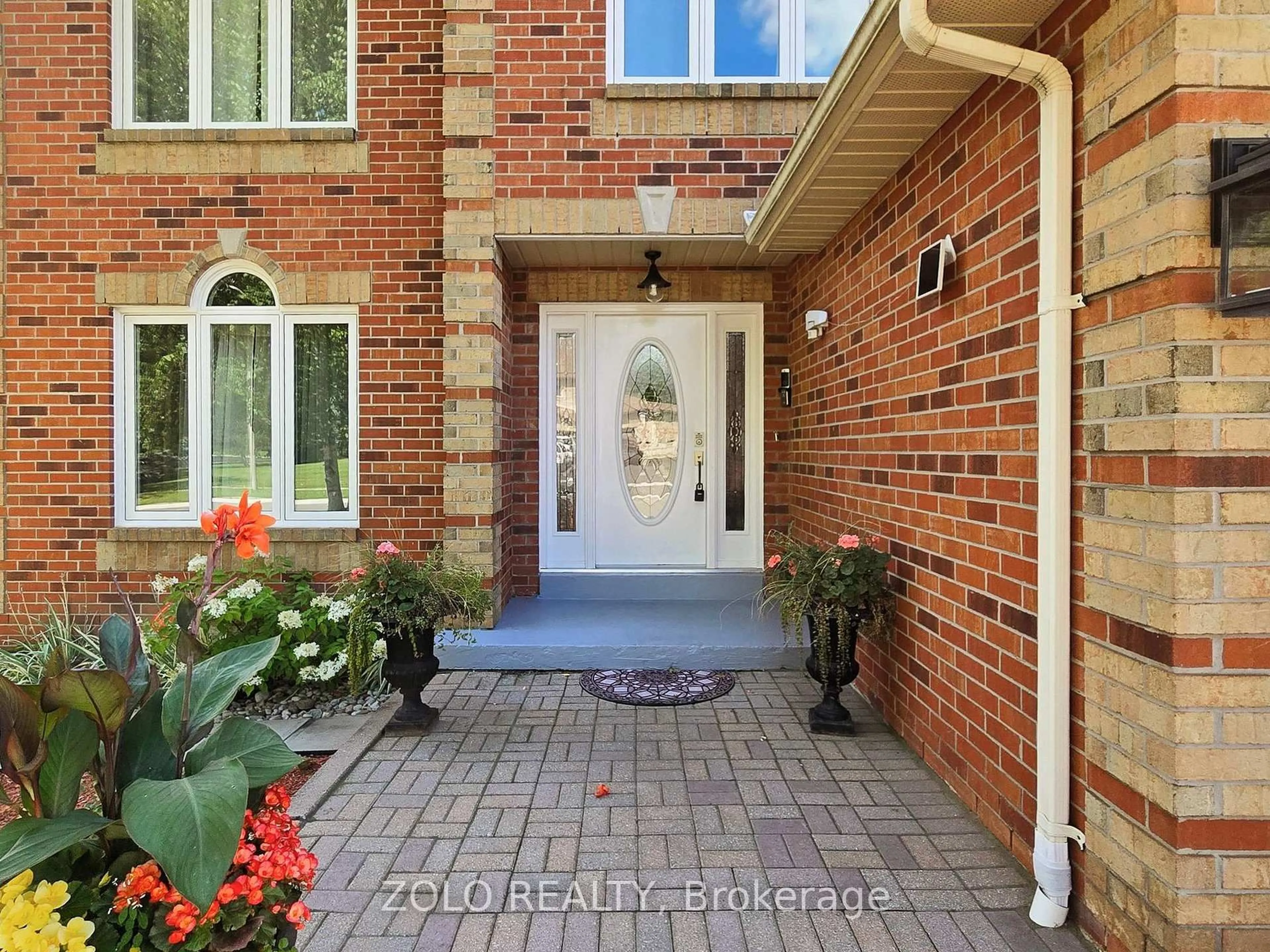Indoor entryway for 141 Kenpark Ave, Brampton Ontario L6Z 3J8
