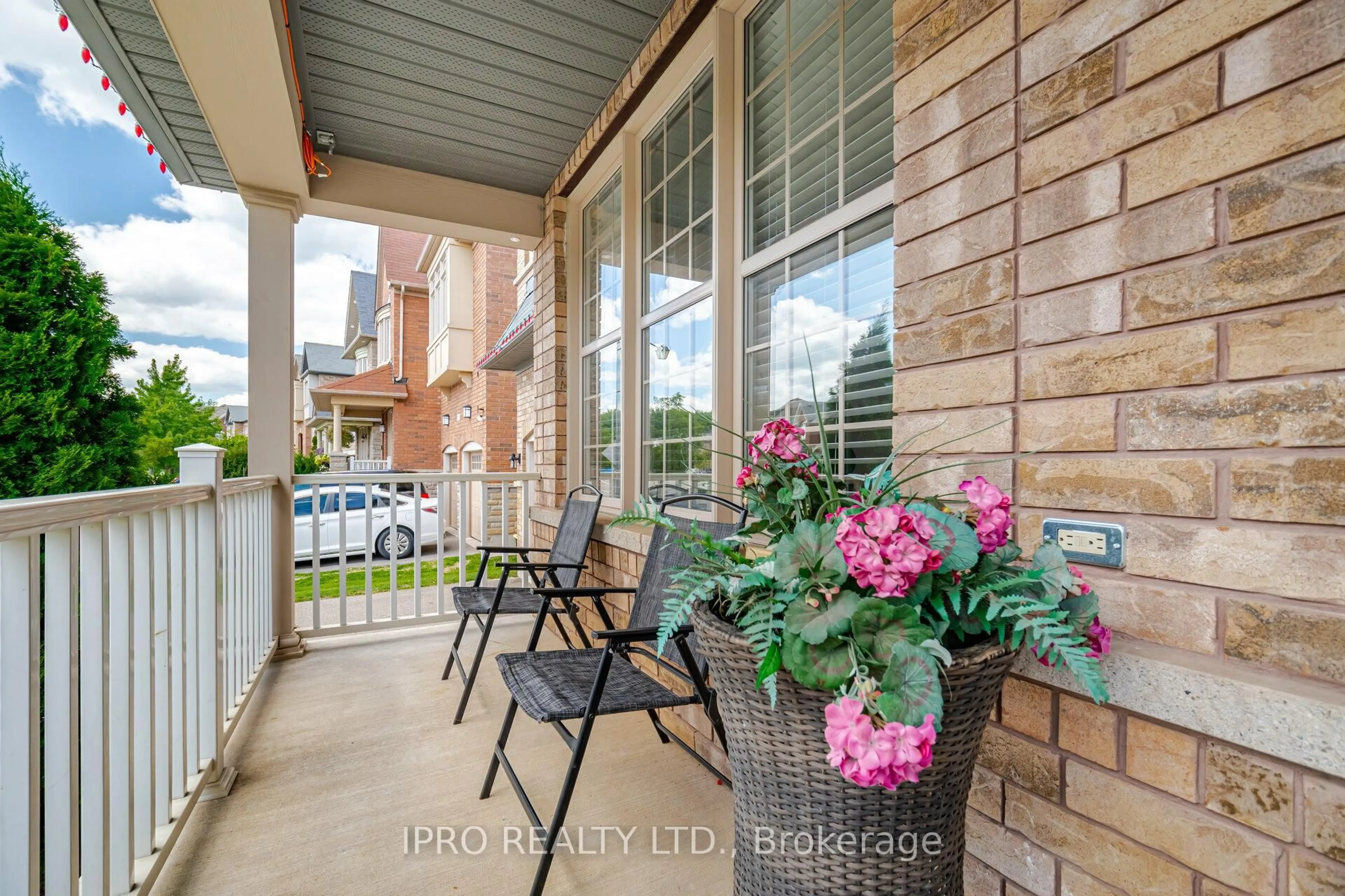 Patio, street for 265 Scott Blvd, Milton Ontario L9T 6Z8