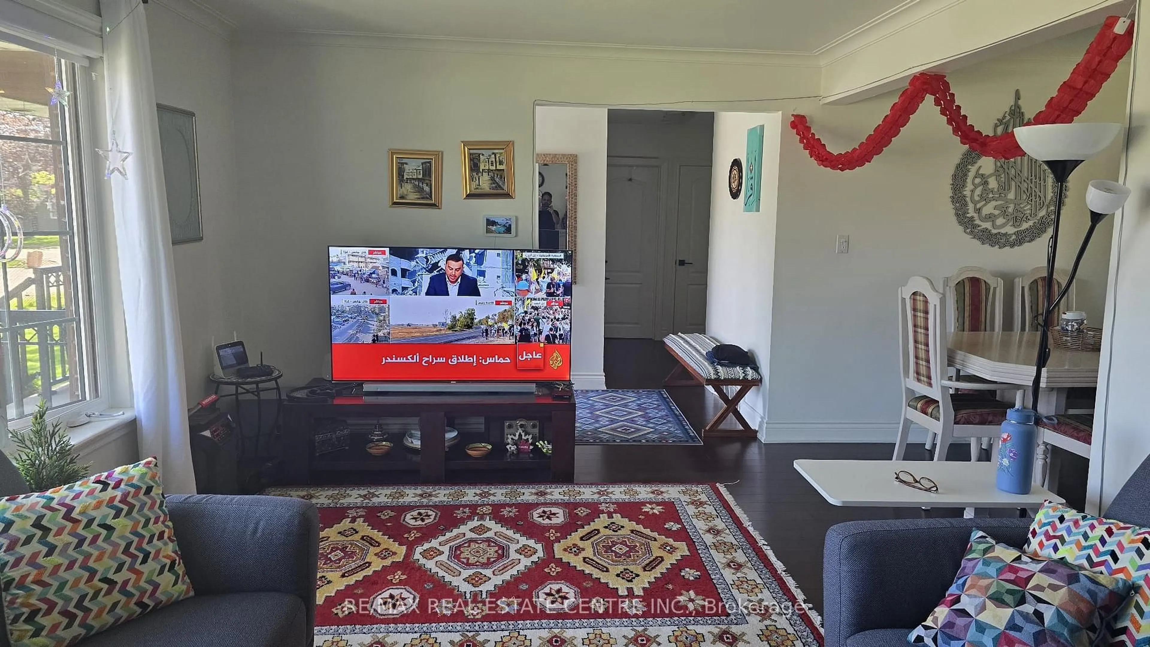 A pic of a room for 522 Weir Ave, Oakville Ontario L6L 4X4